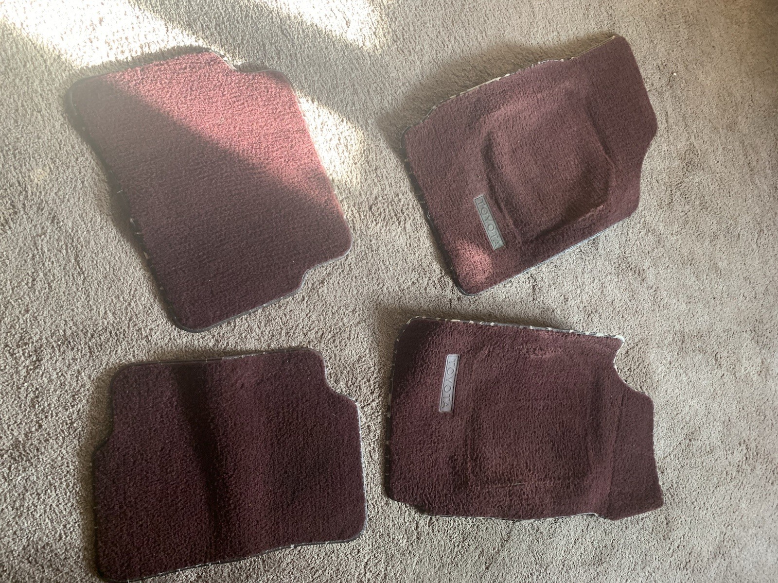 Toyota corolla 87-88 Burgundy floor Mats Toyota corolla 87-88 Burgundy floor Mats