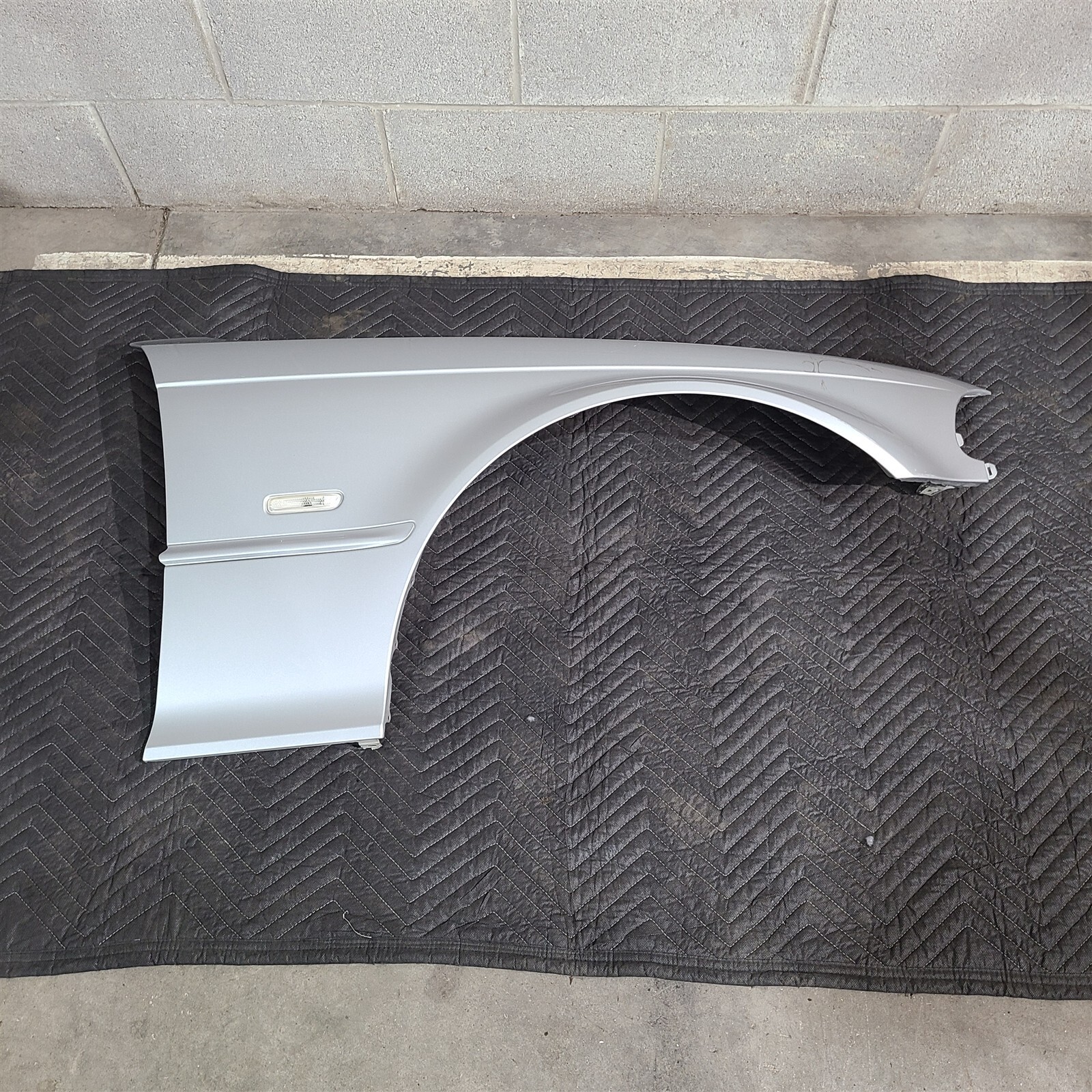 2001-2005 BMW 325Ci E46 Passenger Front Fender Panel RH OEM AA7504 2001-2005 BMW 325Ci E46 Passenger Front Fender Panel RH OEM AA7504