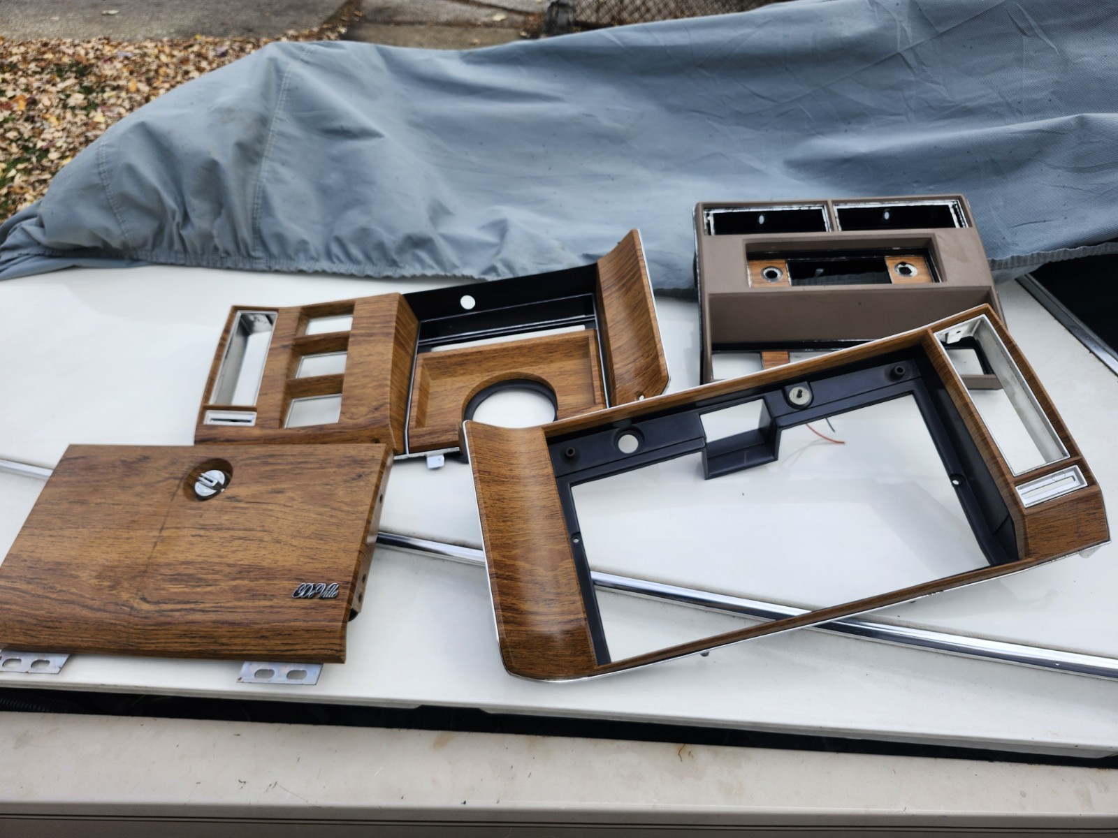 80-89 Cadillac Fleetwood Brougham Deville Dash Wood grain Bezel Glovebox 80-89 Cadillac Fleetwood Brougham Deville Dash Wood grain Bezel Glovebox