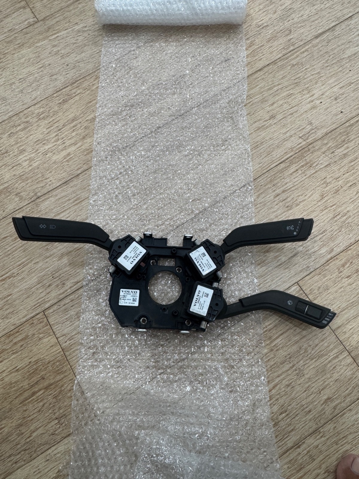 2019-2023 VOLVO VNL 760 STEERING COLUMN BASE PLATE 23796643 OEM