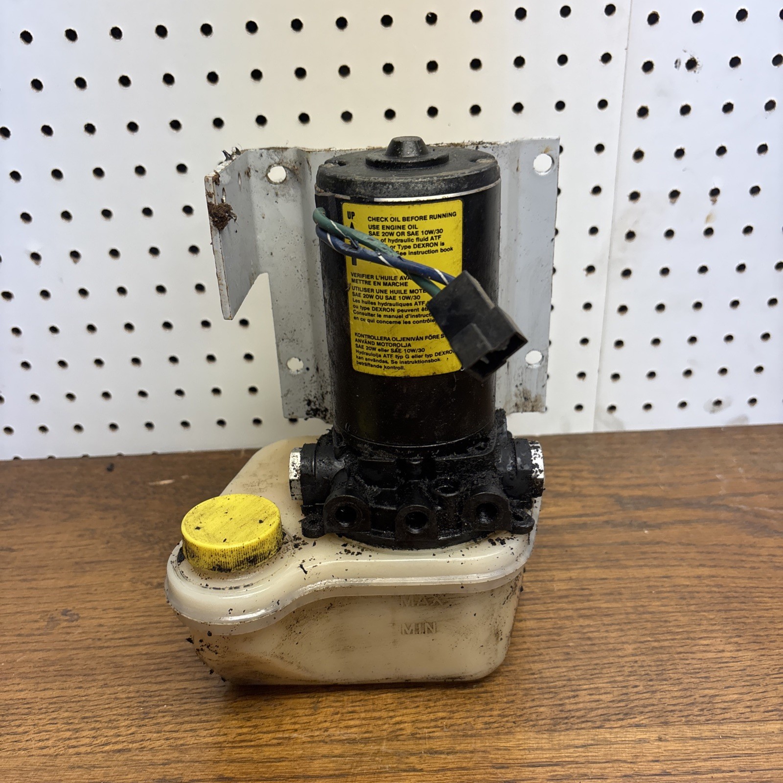Volvo Penta SAE J-1171 P/N 873052 Trim Pump Volvo Penta SAE J-1171 P/N 873052 Trim Pump