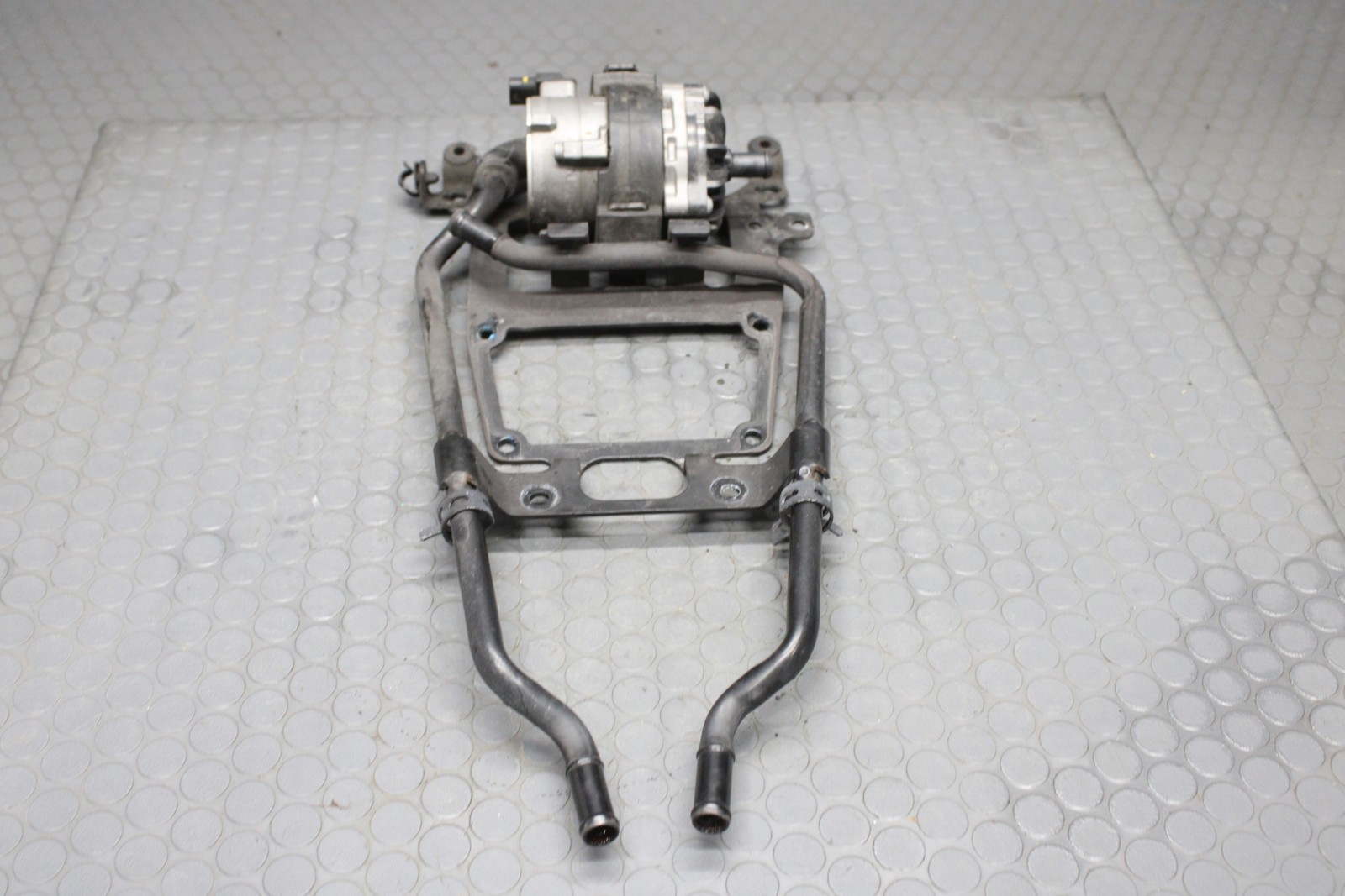 2017-2023 Harley Touring Road Electra Glide M8 Water Coolant Pump OEM 26600048