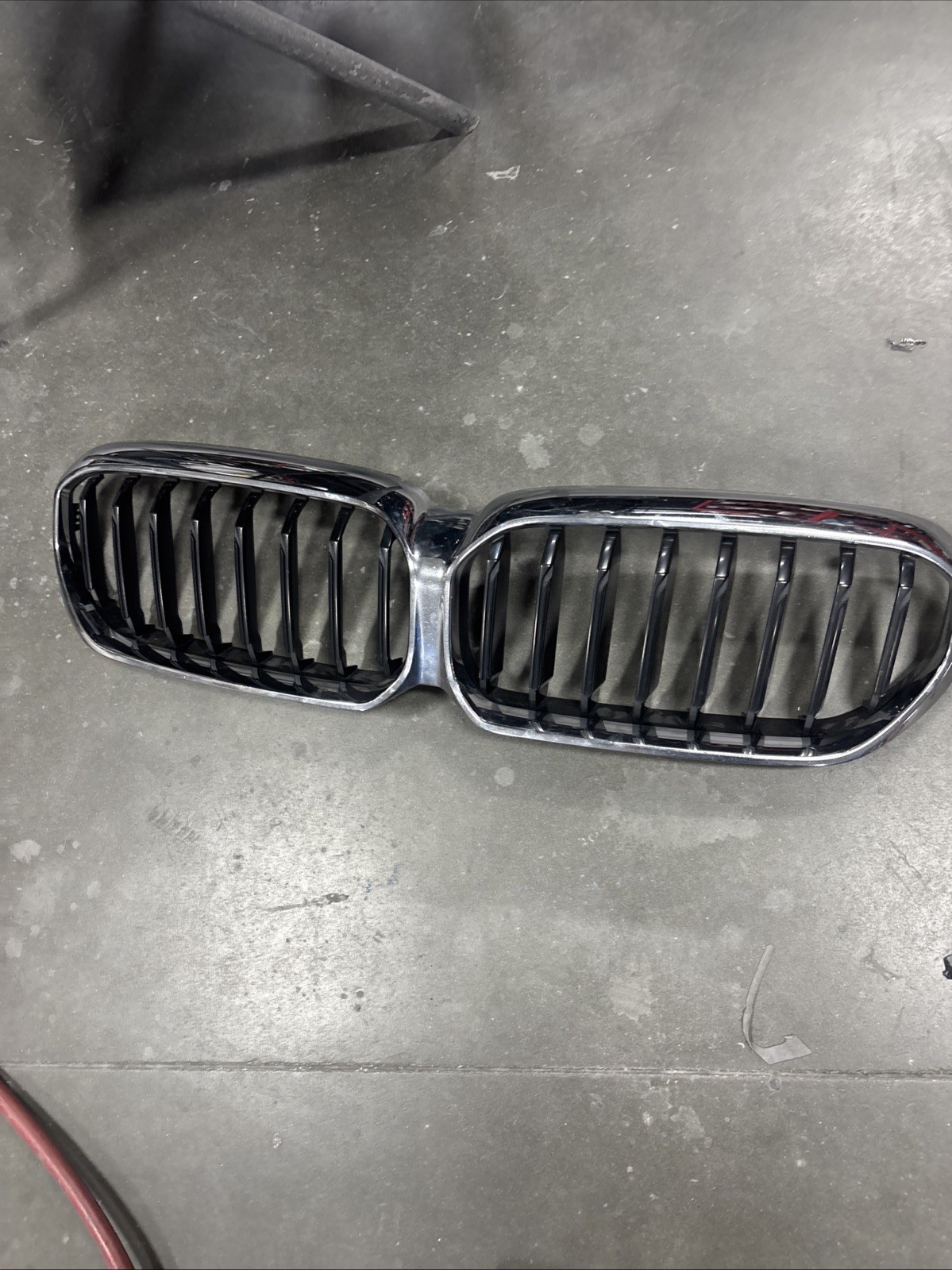 Genuine BMW GRILL FRONT 51-12-9-852-284 New Genuine BMW GRILL FRONT 51-12-9-852-284 New