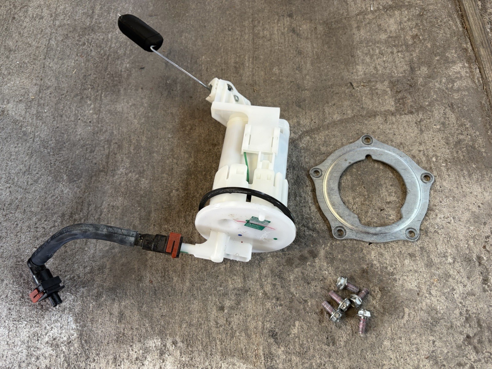 2024-26 Kawasaki Ninja 500 EX500 Fuel Pump Gas Tested OEM W/ Hardware. #60 2024-26 Kawasaki Ninja 500 EX500 Fuel Pump Gas Tested OEM W/ Hardware. #60