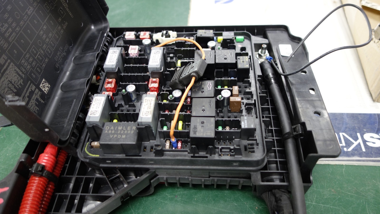 FREIGHTLINER MAIN POWER DISTRIBUTION MODULE A66-22300-000 FREIGHTLINER MAIN POWER DISTRIBUTION MODULE A66-22300-000