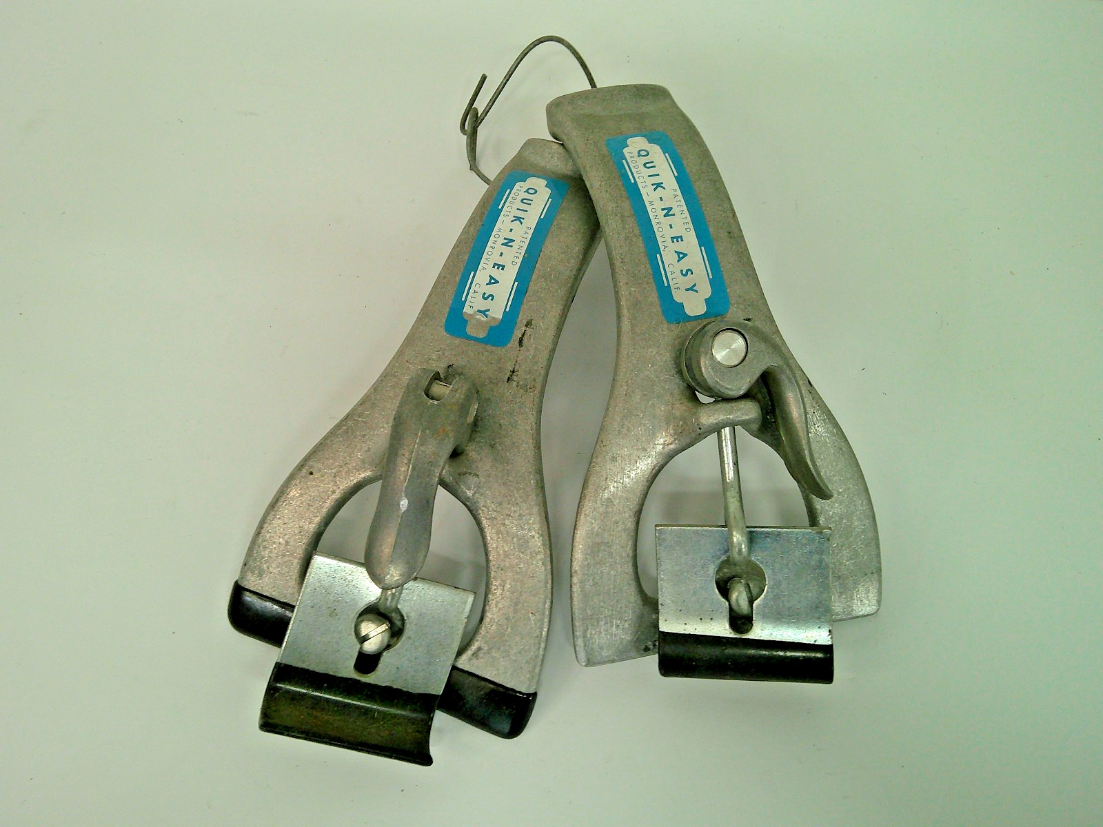 Vintage Quick-N-Easy Gutter Mount Roof Rack Towers Aluminum Clamps Set of 2