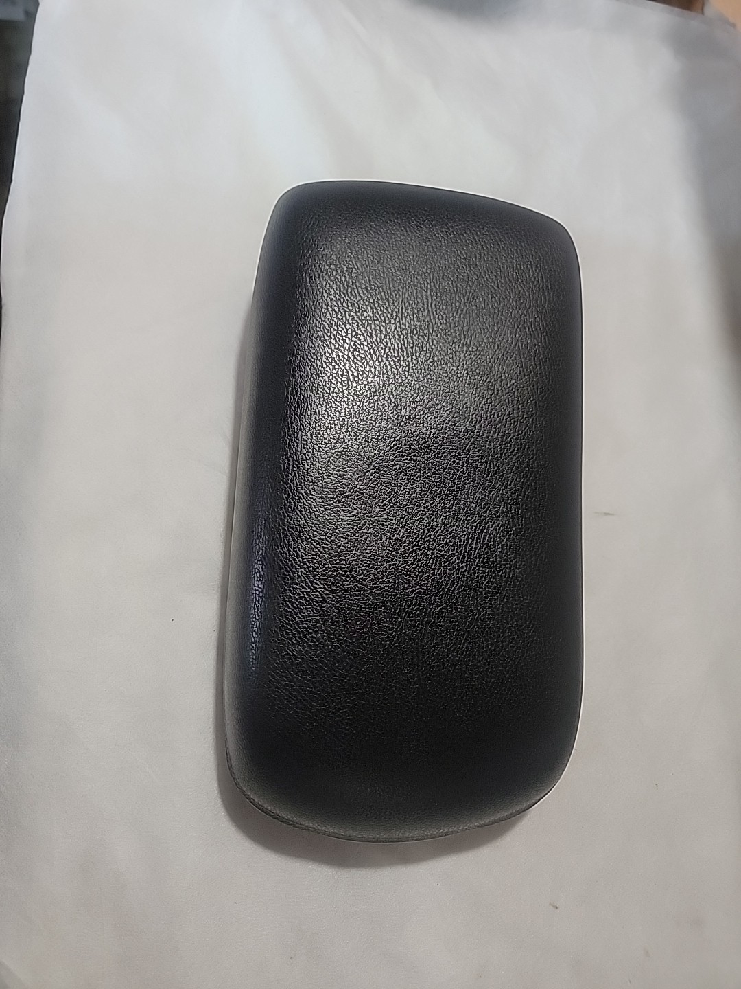 OEM TOYOTA RAV4 CENTER CONSOLE LID ASSEMBLY 58905-0R090-C0 BLACK FITS 2013-2016 OEM TOYOTA RAV4 CENTER CONSOLE LID ASSEMBLY 58905-0R090-C0 BLACK FITS 2013-2016