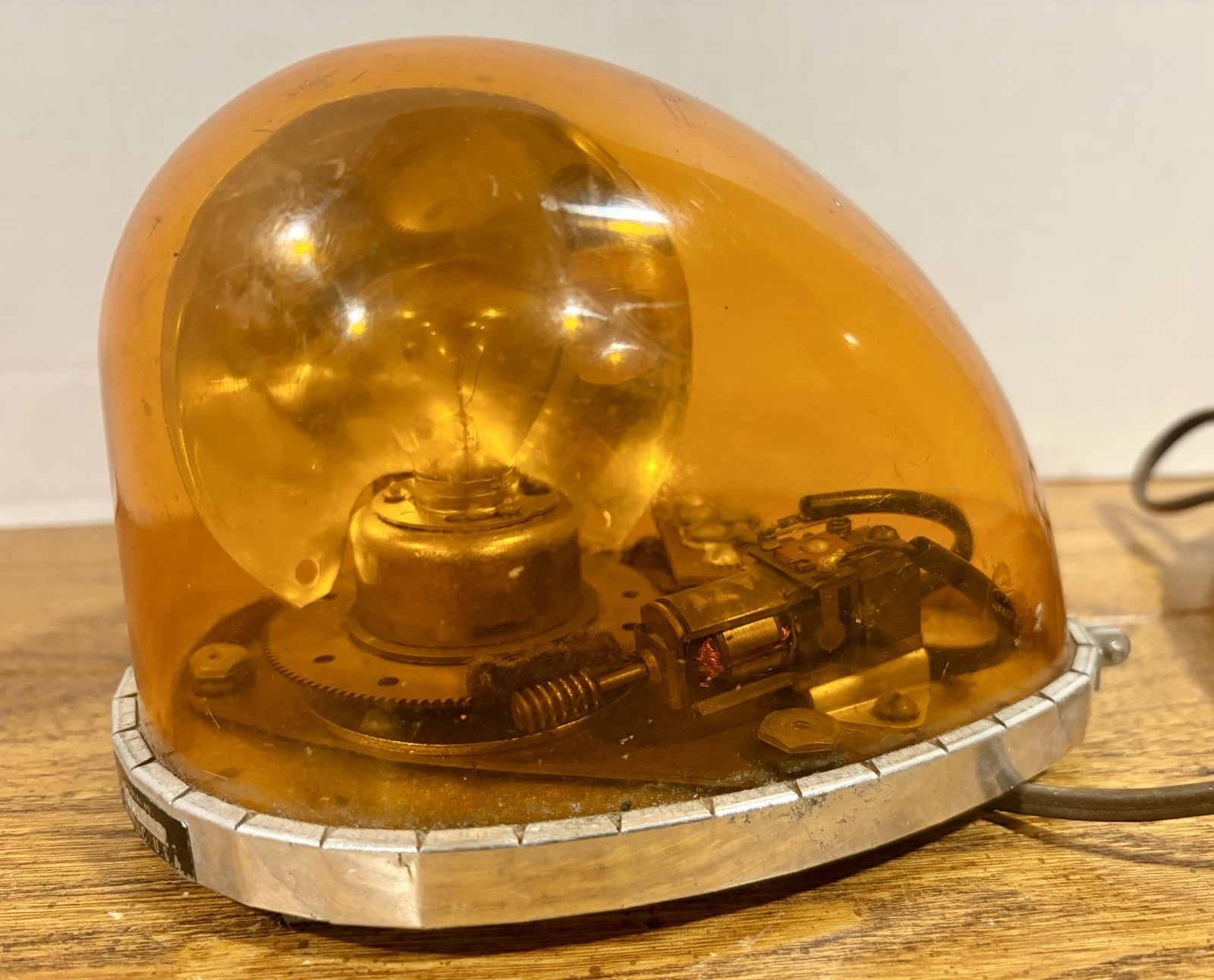 RARE Vintage Speaker Corp  FIRE BALL TEAR DROP 12v RED Magnetic LIGHT, Untested
