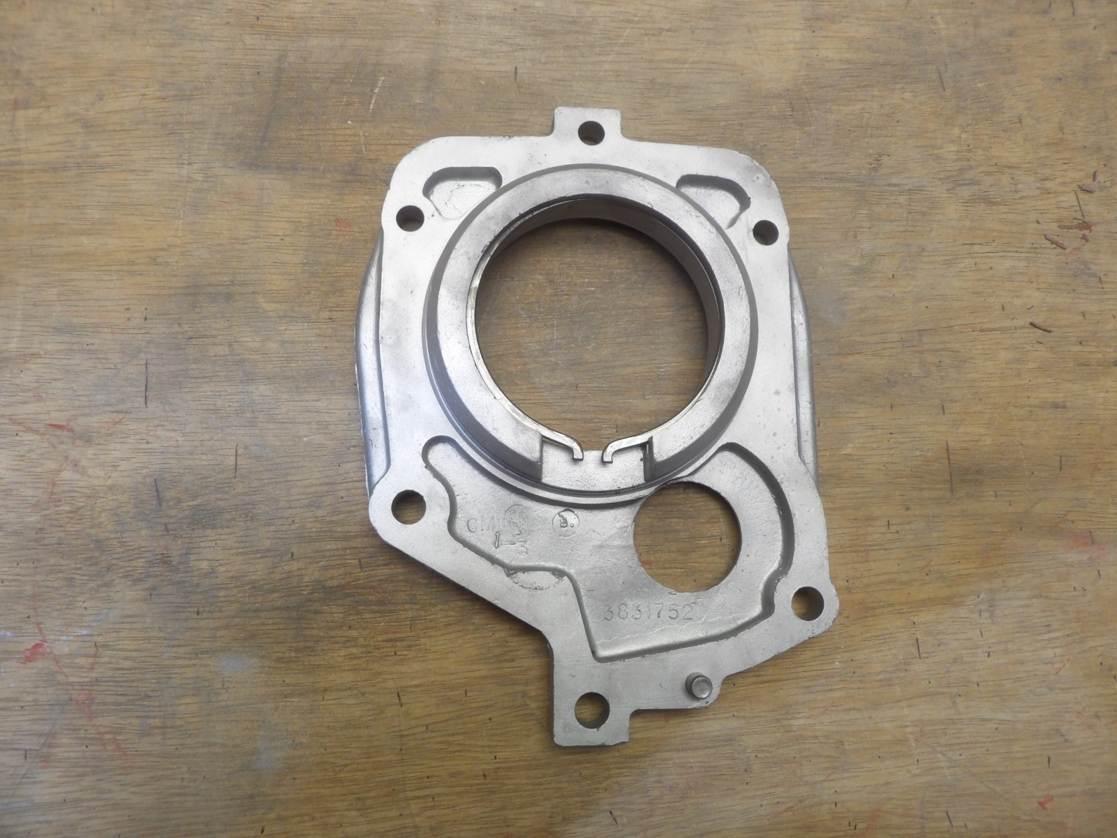 Muncie 4 speed Mid Plate Center Bearing Housing Intermediate 3831752 M20 M21 M22 Muncie 4 speed Mid Plate Center Bearing Housing Intermediate 3831752 M20 M21 M22