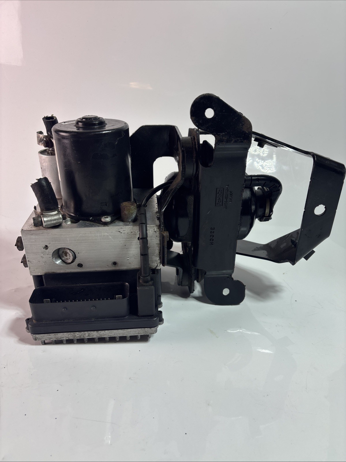 05-08 Mercury Mariner Ford Escape Hybrid ABS Anti Lock Brake Pump 7M64-2C555-AB