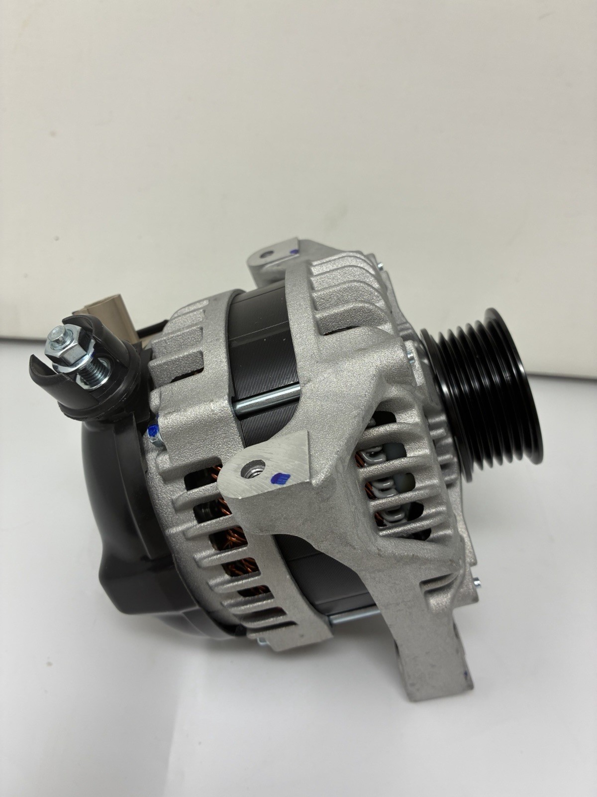 Alternator For Ford F-150 2009-2010 V8 4.6L 5.4L 9L3Z-10346-C 104210-1110 Alternator For Ford F-150 2009-2010 V8 4.6L 5.4L 9L3Z-10346-C 104210-1110