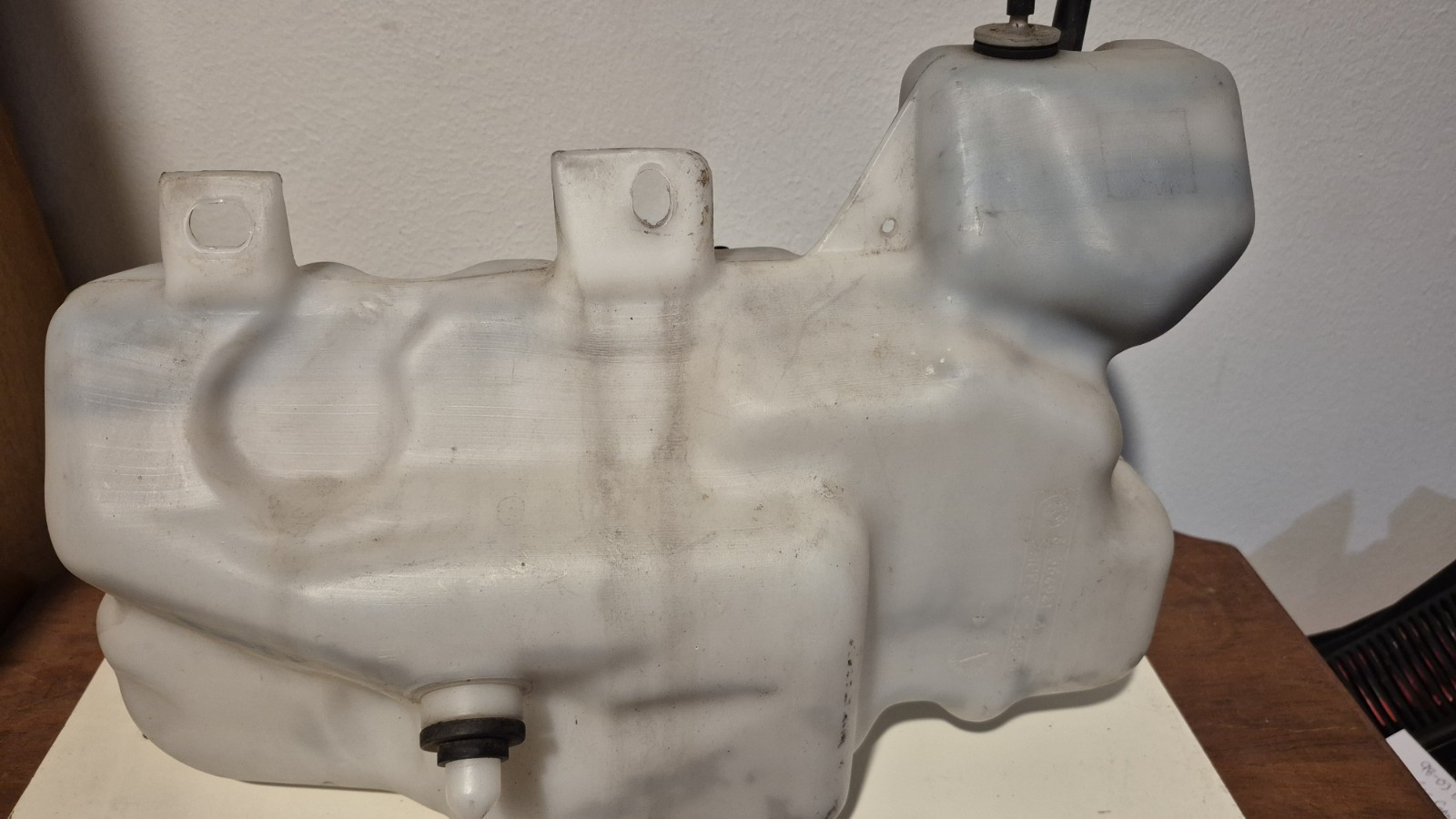 98-03 BMW M5 Windshield and Headlamp Washer Fluid Resivor with PumpsPart#8364941 98-03 BMW M5 Windshield and Headlamp Washer Fluid Resivor with PumpsPart#8364941