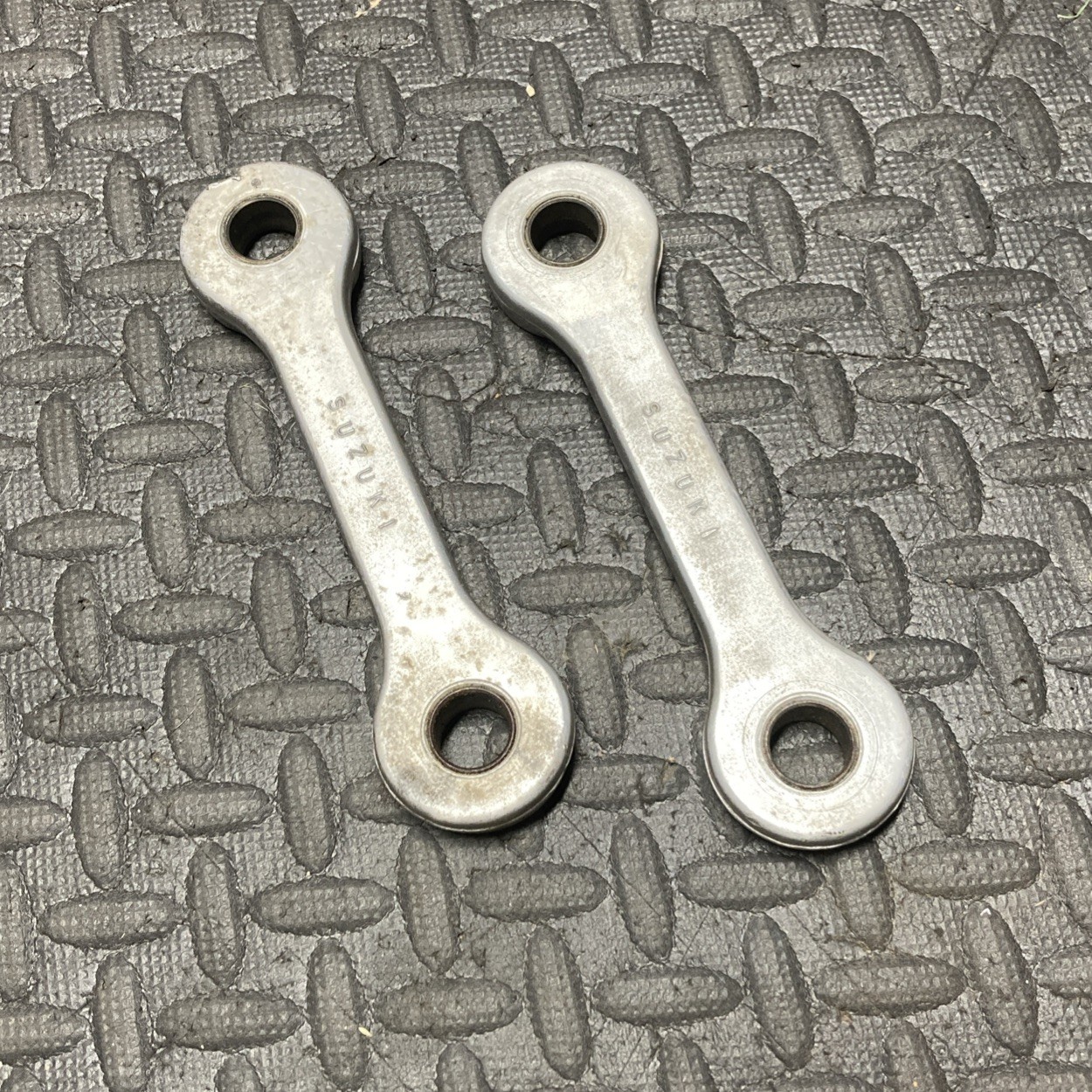 SUZUKI 1999 1996-2000 RM250 RM 250 SHOCK LINKAGE ARMS OEM SUZUKI 1999 1996-2000 RM250 RM 250 SHOCK LINKAGE ARMS OEM