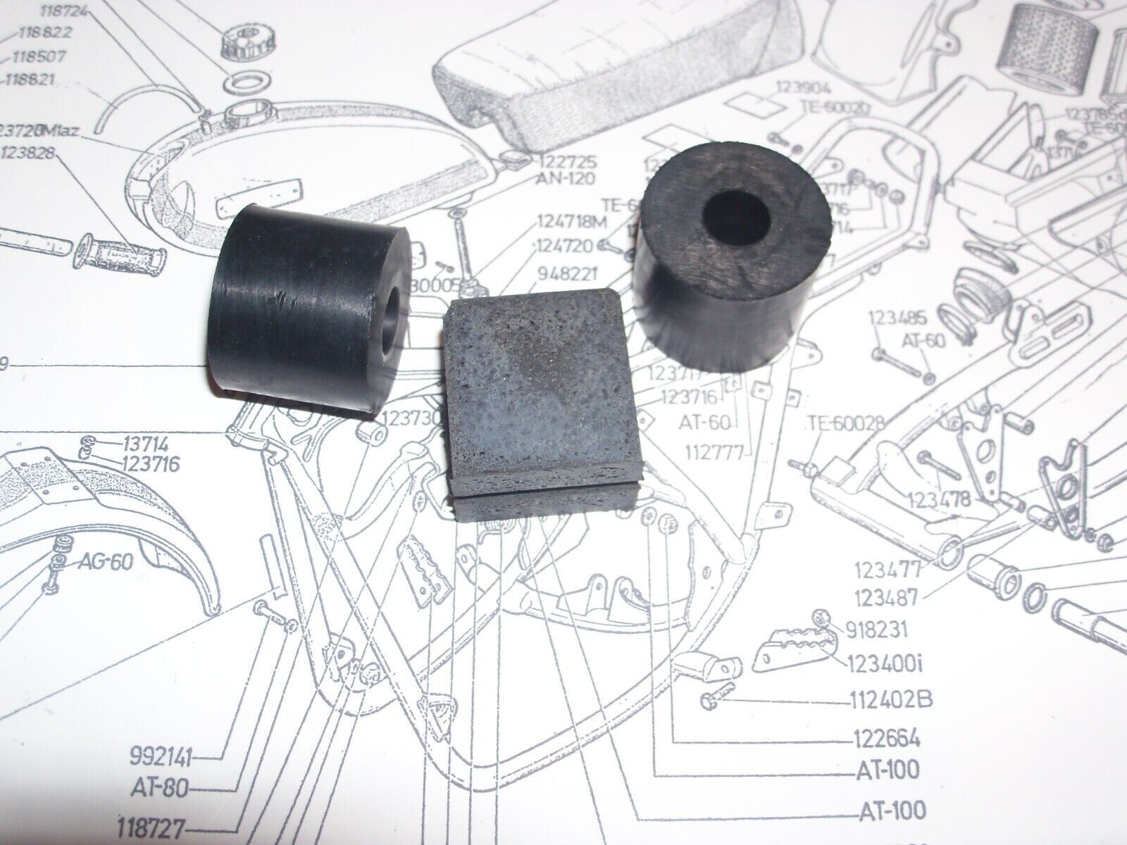 Ossa Tank Mount Kit MAR Explorer Phantom Super Pioneer 1971-78 Ossa Tank Mount Kit MAR Explorer Phantom Super Pioneer 1971-78
