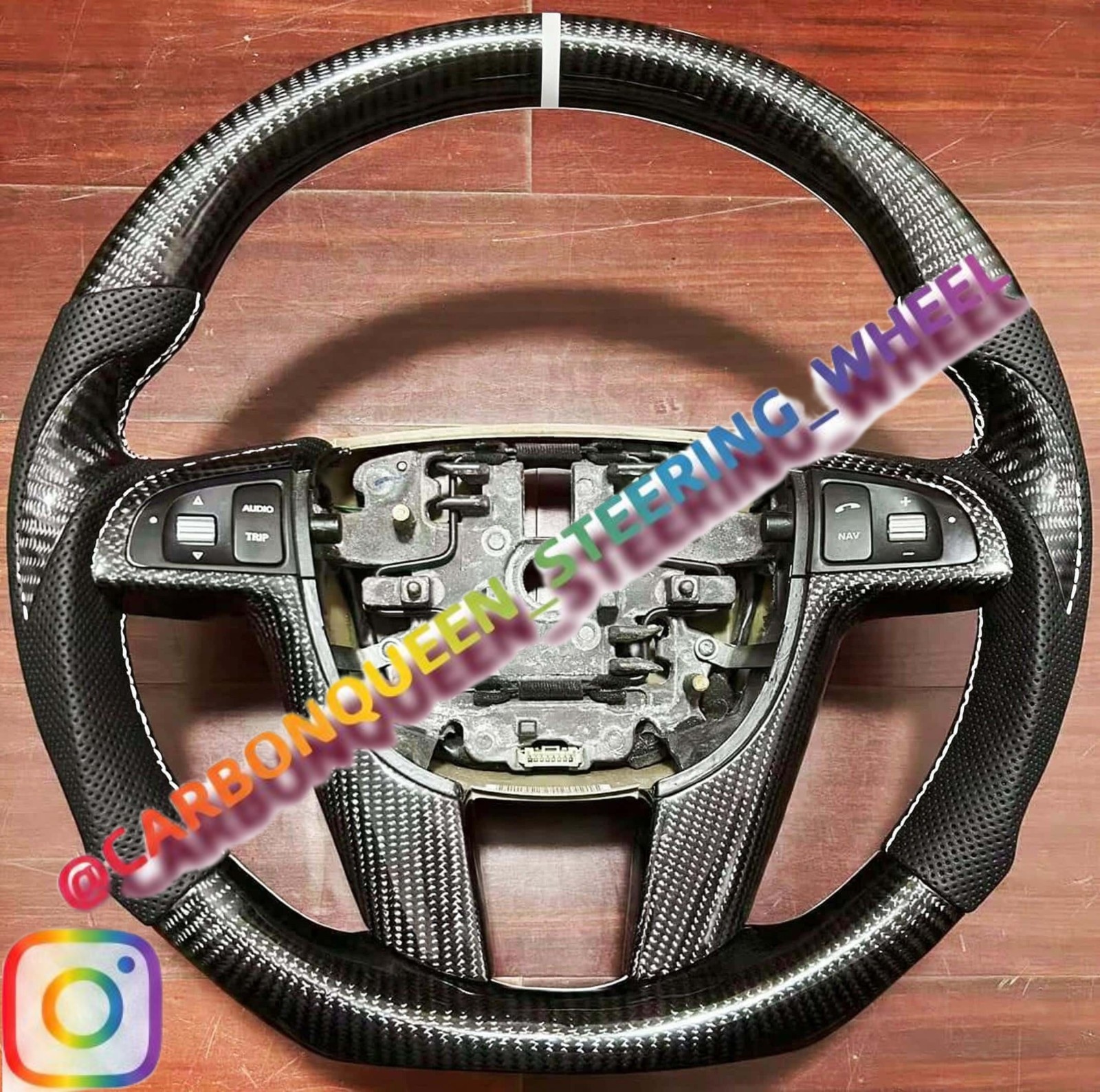 AUTO CAR  STEERING WHEEL  FOR   Pontiac G8 /Holden HSV /VE/S 08-09YS+WHITE