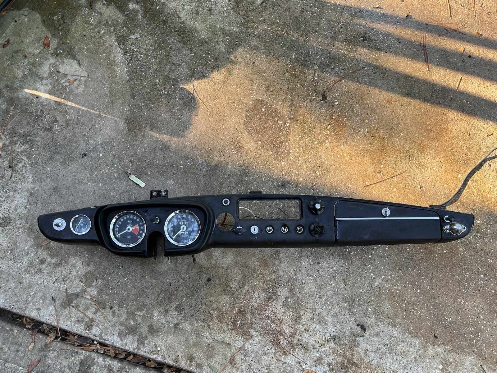 MGB MGB-GT ORIGINAL STEEL DASH WITHOUT SPEEDO & TACH OFF A 1966 MGB MGB MGB-GT ORIGINAL STEEL DASH WITHOUT SPEEDO & TACH OFF A 1966 MGB