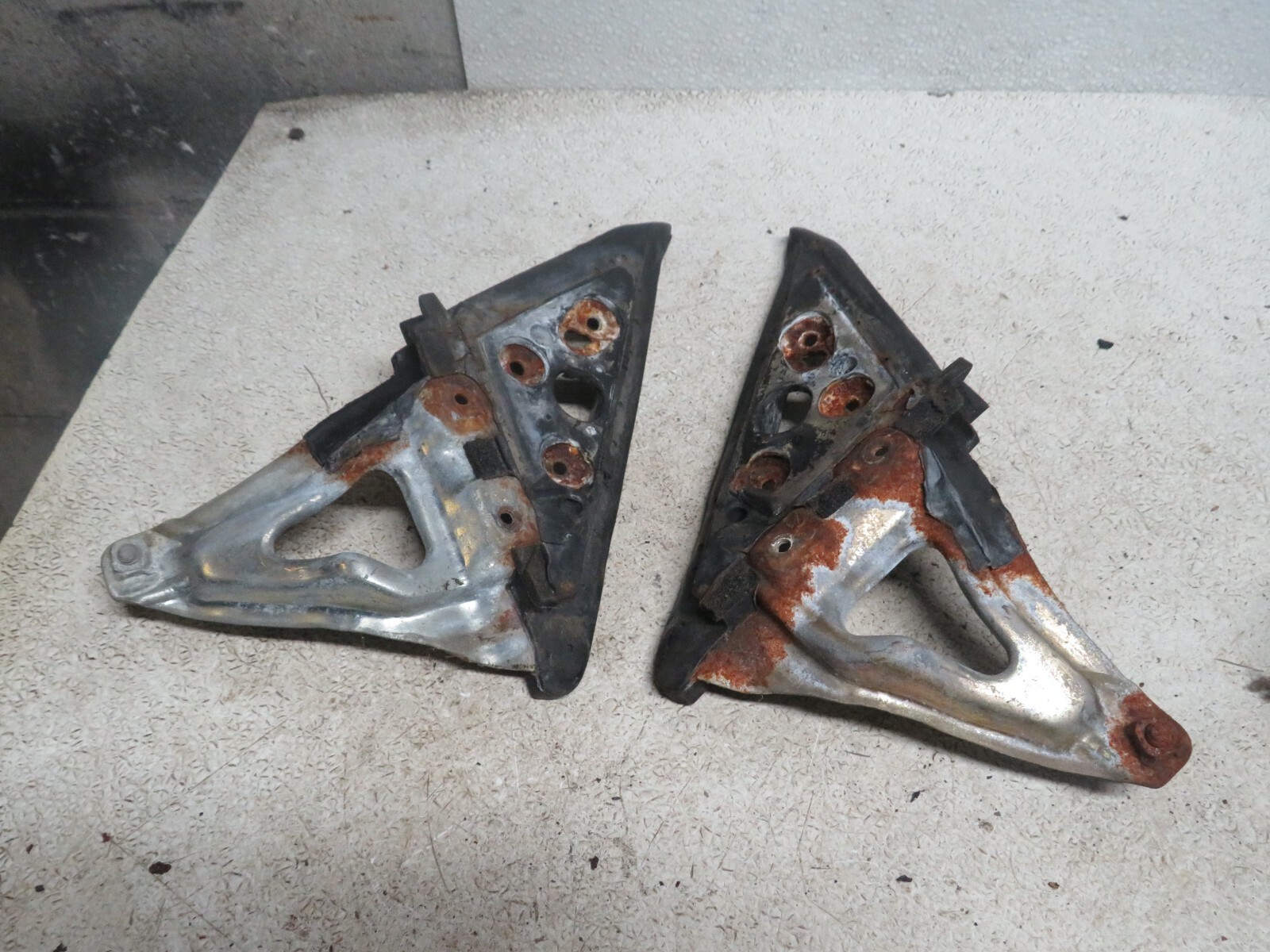 1988 88 TOYOTA SUPRA TURBO MIRROR SUPPORT BRACKETS 