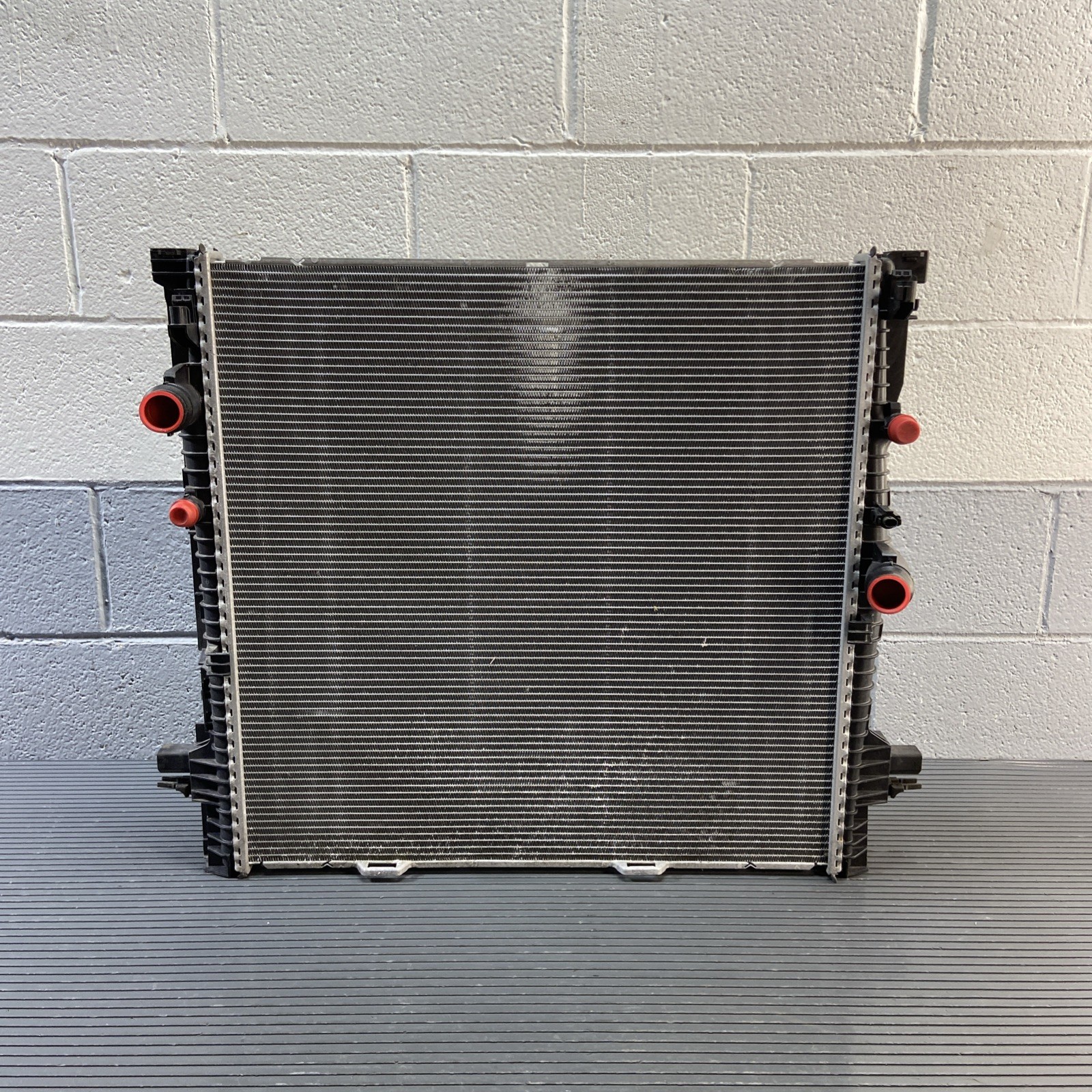 2019-2022 BMW X7 G07 3.0L Engine Main Water Cooling Radiator 9894501 OEM