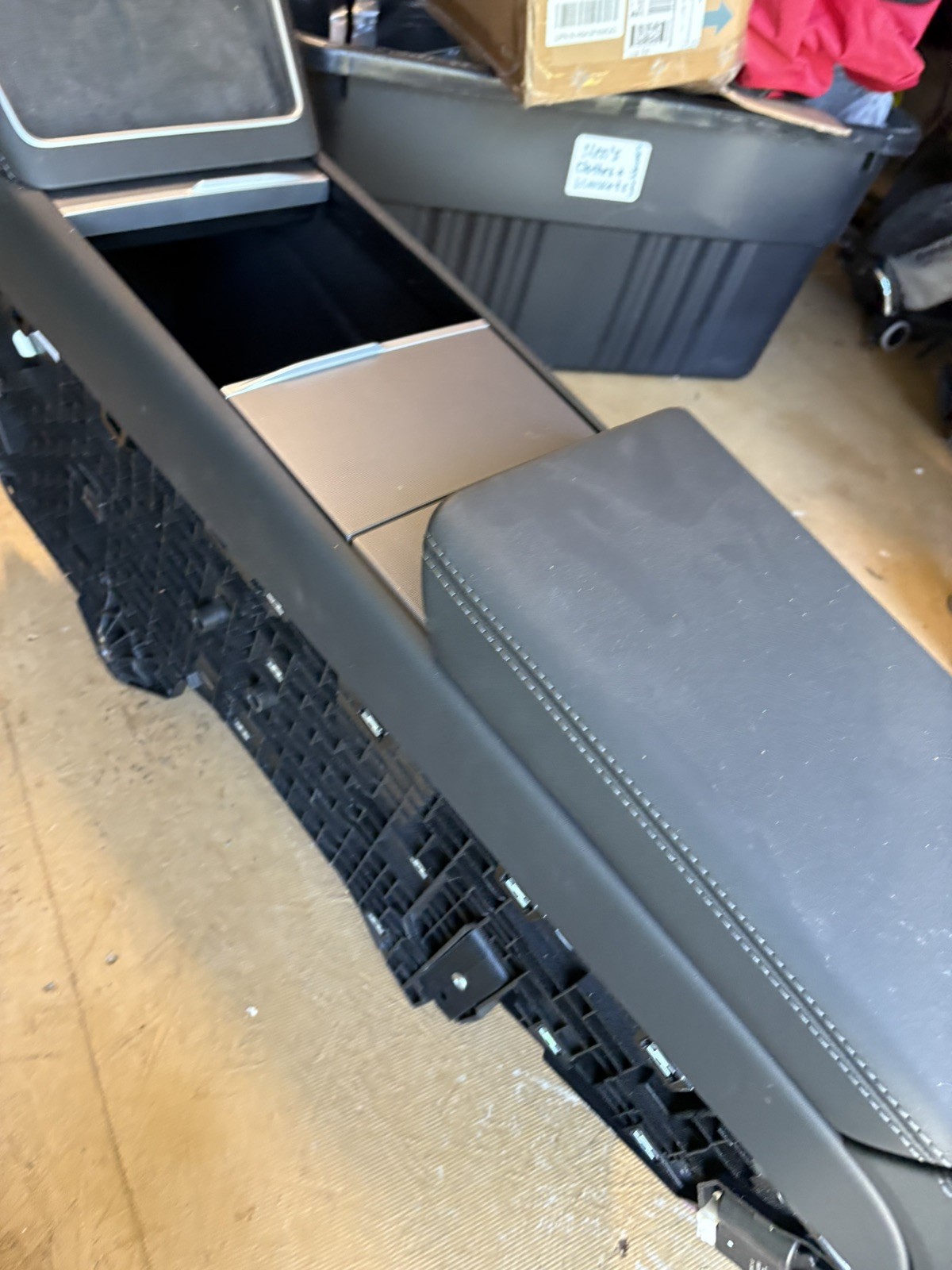 tesla model y 2025 center console oem part ,blk new good condition