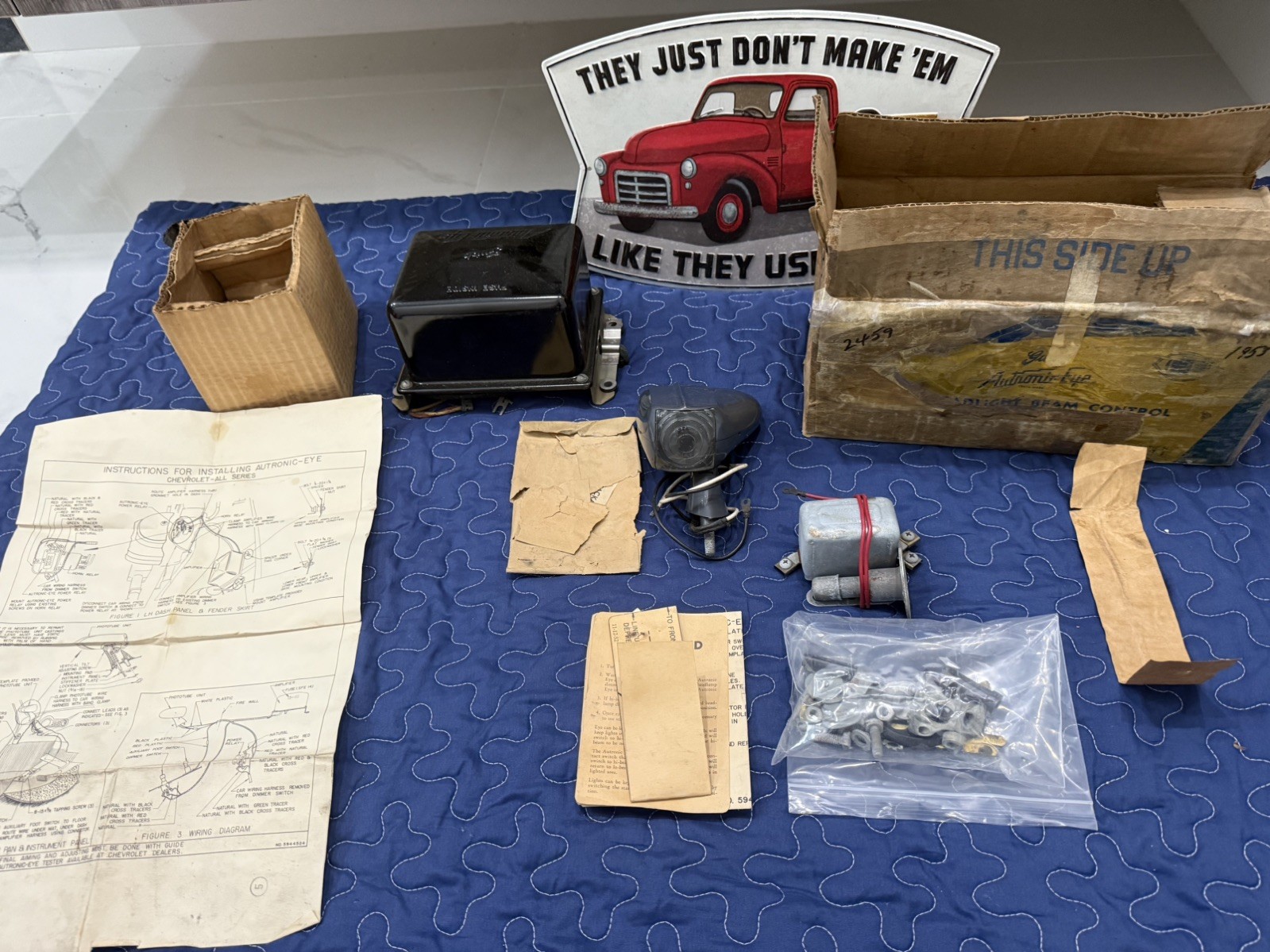 Nos  Guide Autronic Eye for Chevy 1953-1954 (NOS - New Old Stock)