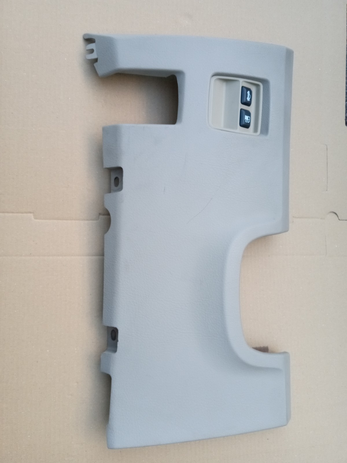 2000-2006 Lincoln LS Knee Bolster Lower Steering Column Trim Panel Tan Color 2000-2006 Lincoln LS Knee Bolster Lower Steering Column Trim Panel Tan Color