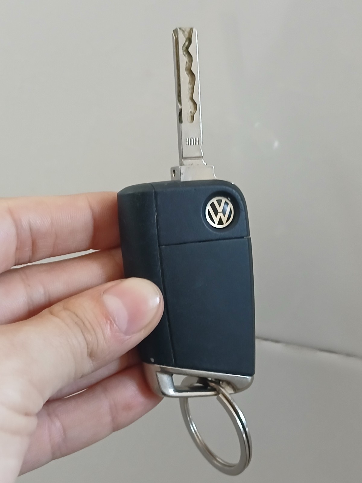 Original VW Comfort Access Flip Key – Tiguan/Golf/GTI (2015-2018) Original VW Comfort Access Flip Key – Tiguan/Golf/GTI (2015-2018)