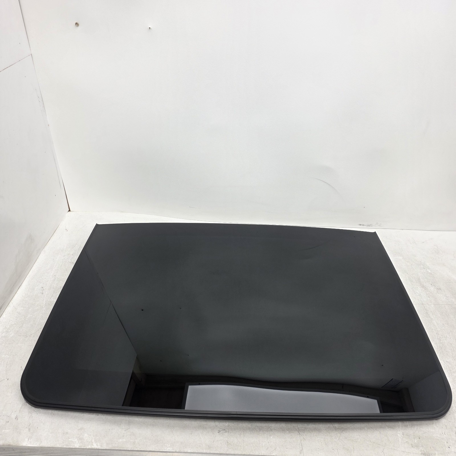2010-2017 Volvo XC60 Front Moving Sunroof Moonroof Sun/Moon Roof Glass OEM 2010-2017 Volvo XC60 Front Moving Sunroof Moonroof Sun/Moon Roof Glass OEM