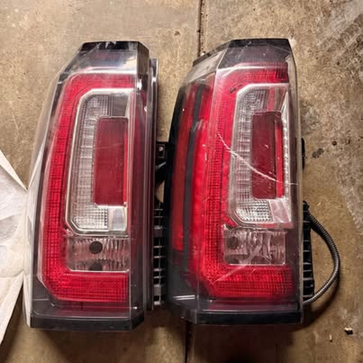 2015-2020 GMC Yukon Left Driver Taillight Pair OEM Tail Light Lamps