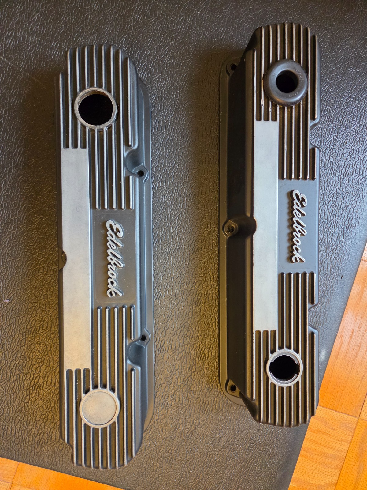 Vintage Used Edelbrock Mopar Small Block LA 318 340 360 Finned Valve Covers Vintage Used Edelbrock Mopar Small Block LA 318 340 360 Finned Valve Covers