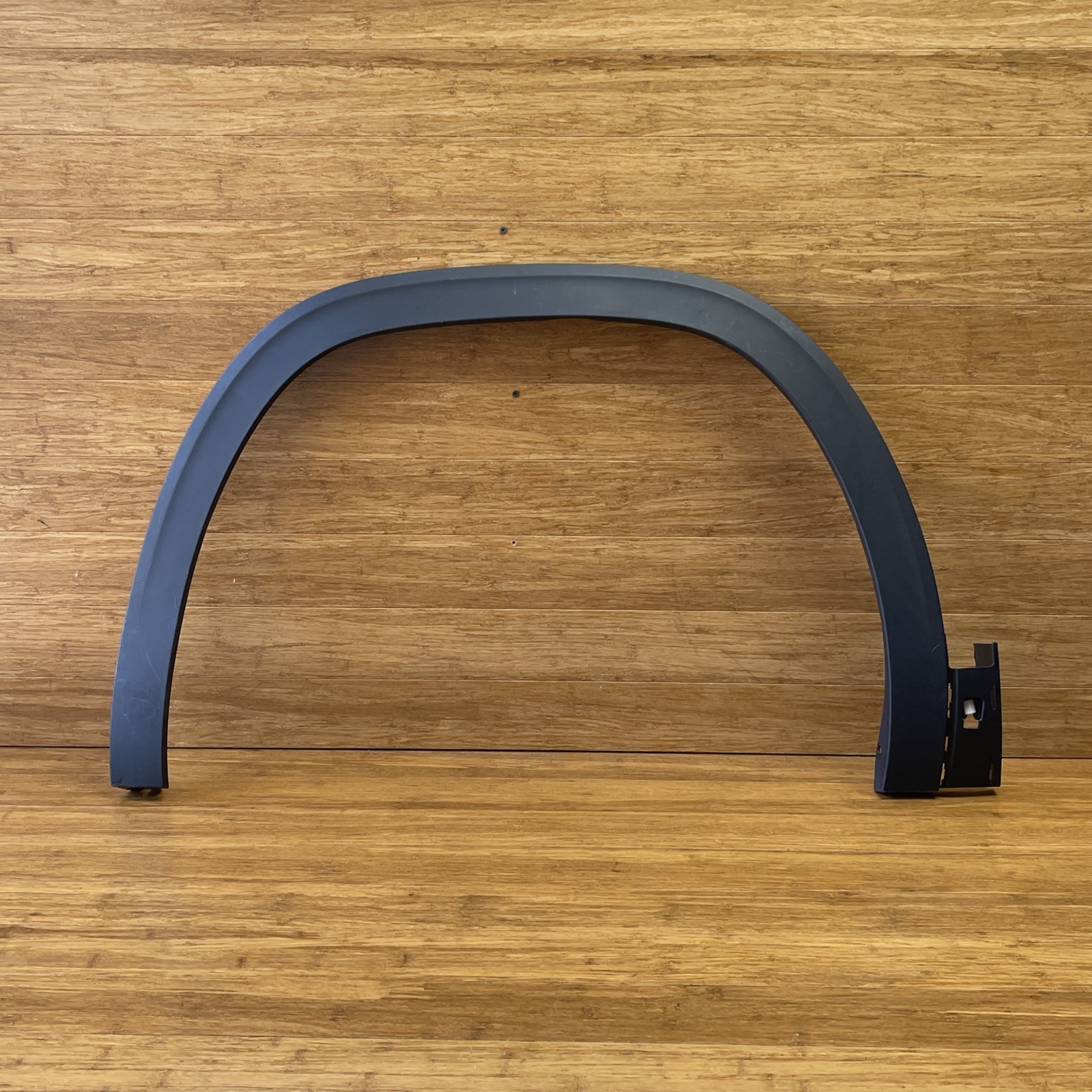 2023-2025 Volkswagen Atlas Wheel Arch Molding Trim Front Left OEM *NOTE*