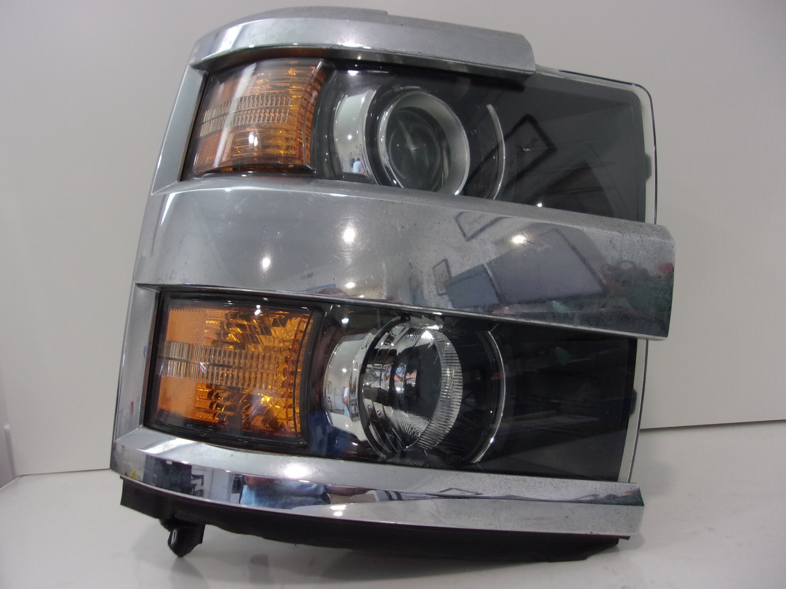 2015 - 2019 Chevrolet Silverado 2500 3500 HD Passenger RH Halogen Headlight OEM