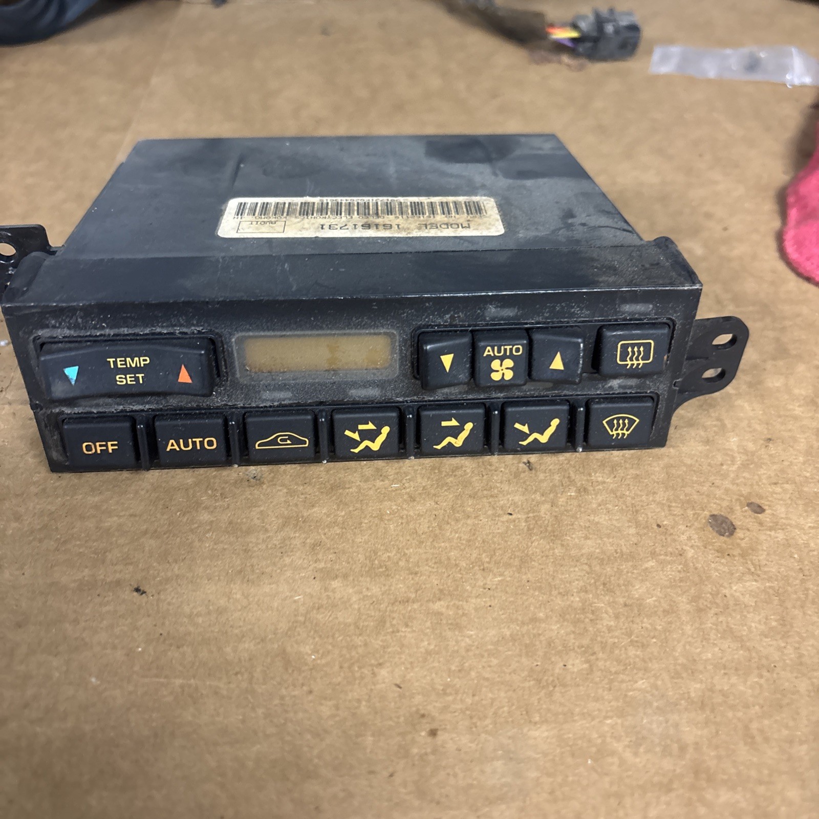 92-93 CHEVROLET CORVETTE C4 A/C HEATER CLIMATE CONTROL SWITCH PANEL 16161731 OEM 92-93 CHEVROLET CORVETTE C4 A/C HEATER CLIMATE CONTROL SWITCH PANEL 16161731 OEM
