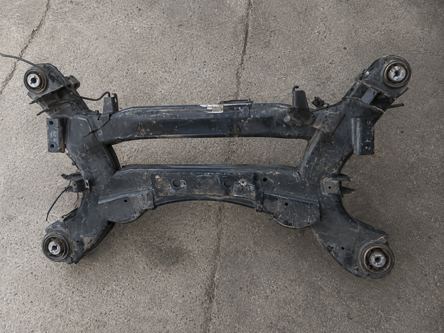 2004-2008 Chrysler Pacifica Rear Subframe Crossmember Engine Cradle OEM 04-08