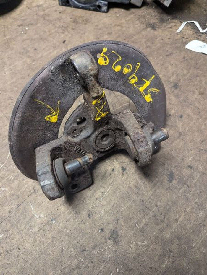 1995-1997 Ford Ranger Passenger Right Front Spindle Knuckle OEM