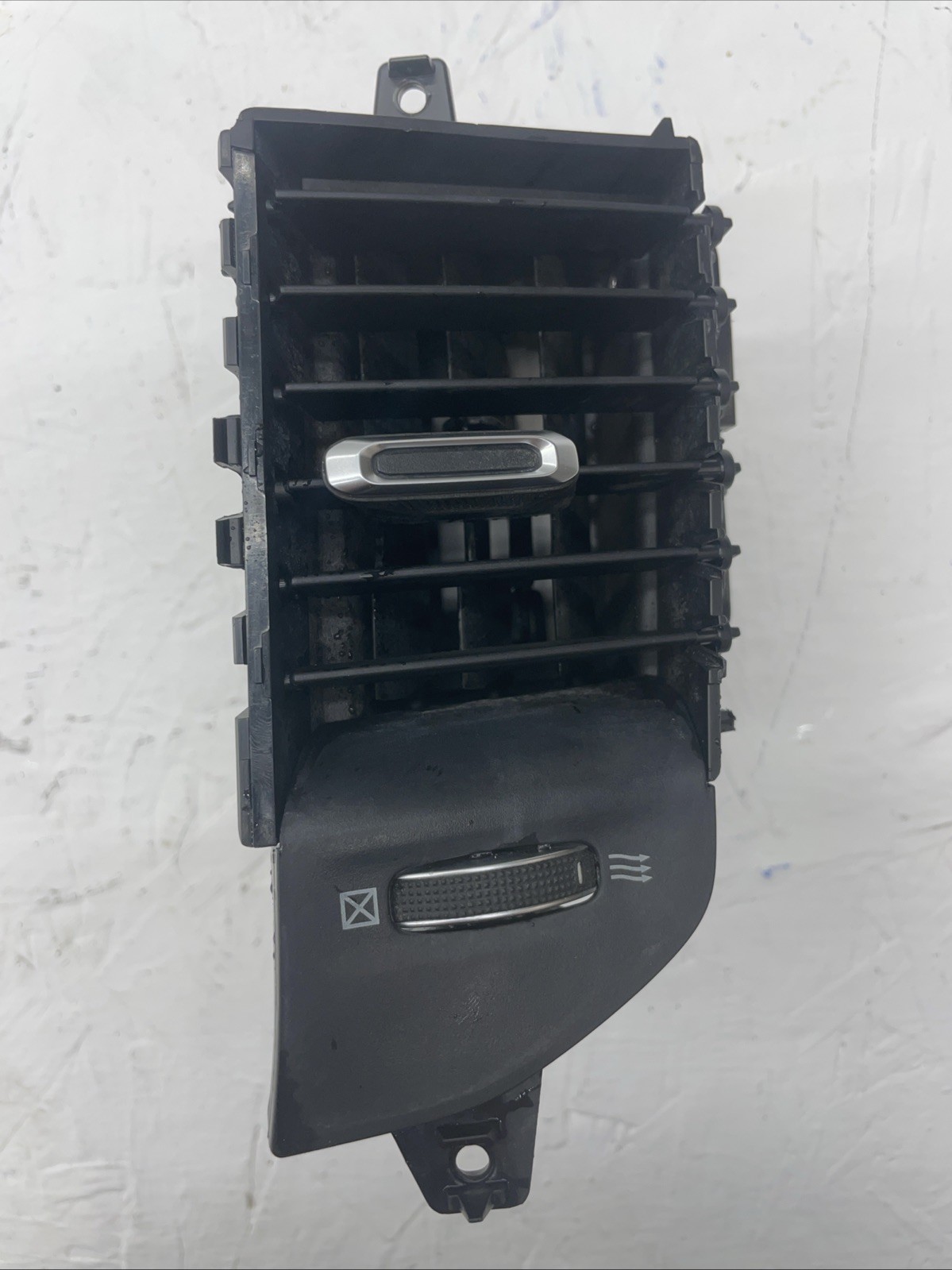 2019-2026 RAM 1500-3500 5TH GEN RIGHT CENTER SIDE DASH AIR VENT OUTLET A/C OEM 2019-2026 RAM 1500-3500 5TH GEN RIGHT CENTER SIDE DASH AIR VENT OUTLET A/C OEM