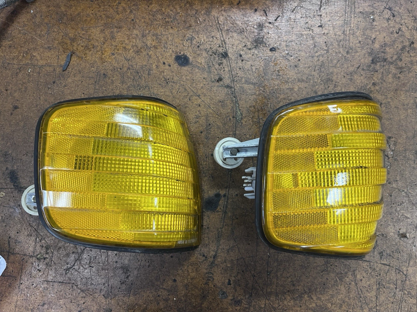 Mercedes-Benz W126 C126 Turn Signal & Light Side Markers 1984-1991 Bosch