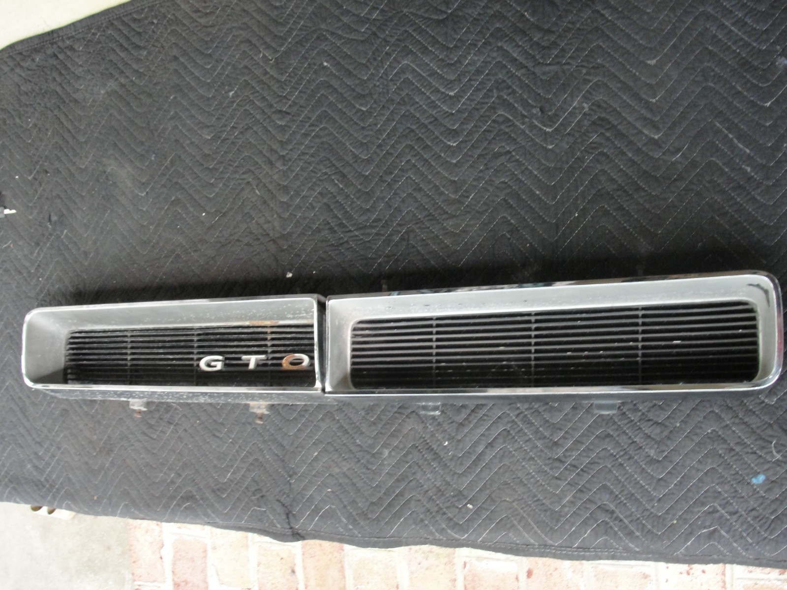 VINTAGE USED 1965 PONTIAC GTO FRONT GRILLES. VINTAGE USED 1965 PONTIAC GTO FRONT GRILLES.