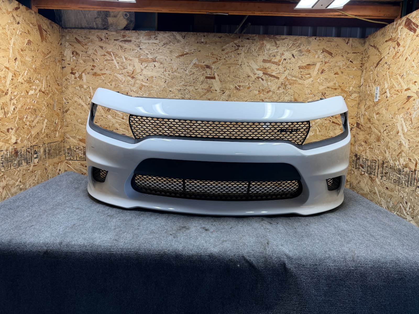 DODGE CHARGER HELLCAT 15-23 FRONT BUMPER COVER PANEL W/GRILLE TRIM WHITE OEM 62K