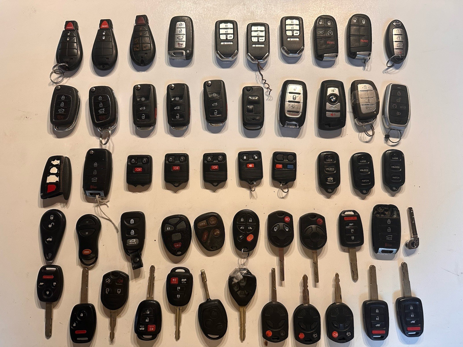 Lot of 52 Smart keys key fobs remotes transmitters keyless entry OEM Lot of 52 Smart keys key fobs remotes transmitters keyless entry OEM