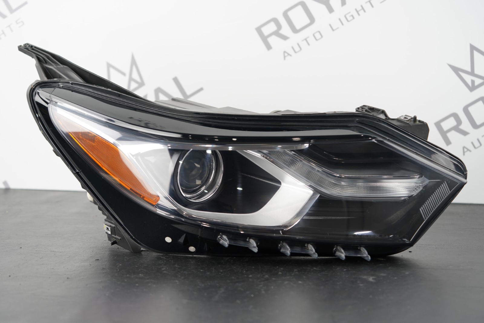 Perfect 2018-2021 Chevrolet Equinox Right Passenger RH Xenon HID Headlight OEM Perfect 2018-2021 Chevrolet Equinox Right Passenger RH Xenon HID Headlight OEM