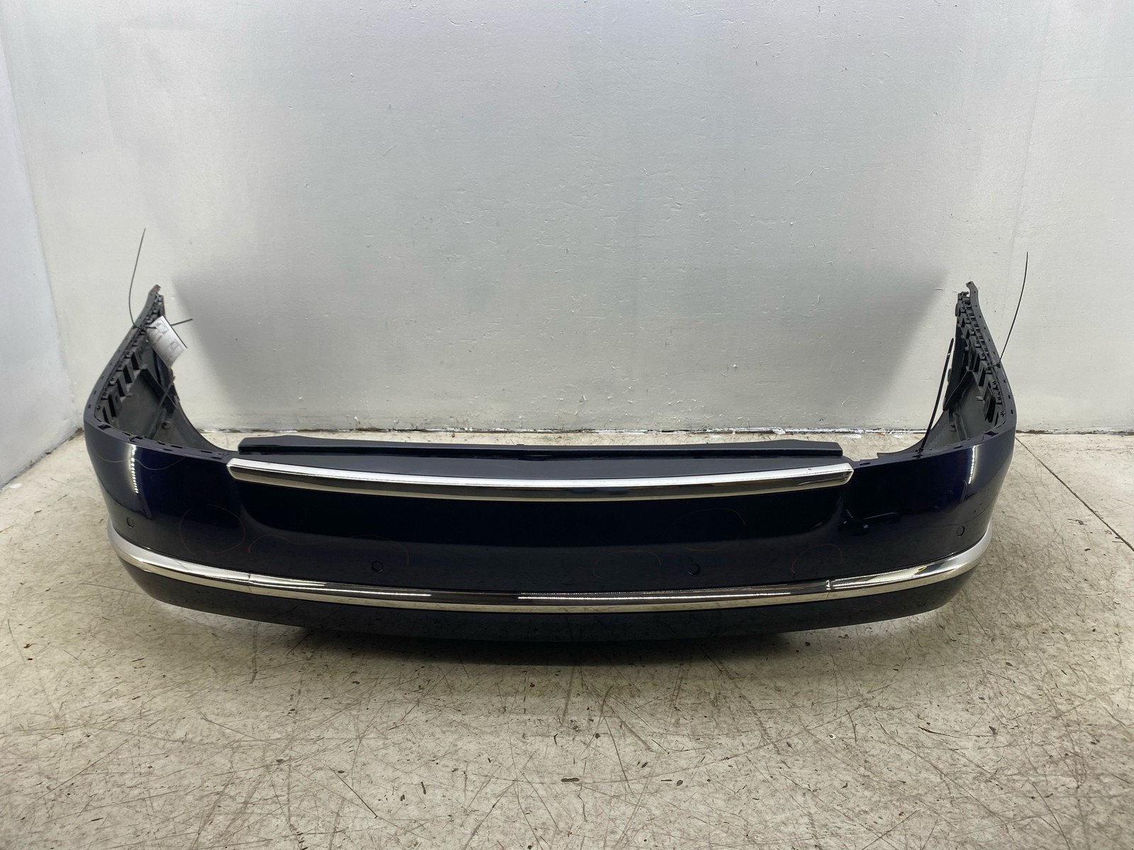 2010-2020 BENTLEY MULSANNE OEM REAR BUMPER COVER ASSEMBLY W/MOLDINGS AND SENSORS