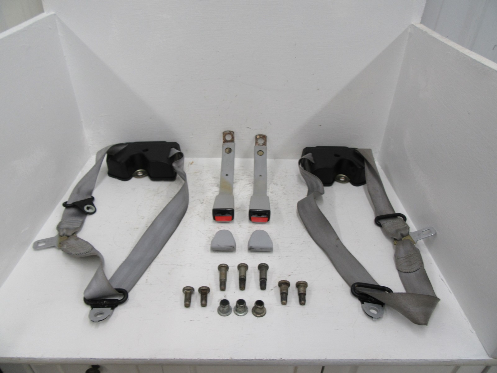 84 85 86 87 88 Pontiac Fiero Seat Belts Left And Right Driver Passenger Set Grey 84 85 86 87 88 Pontiac Fiero Seat Belts Left And Right Driver Passenger Set Grey
