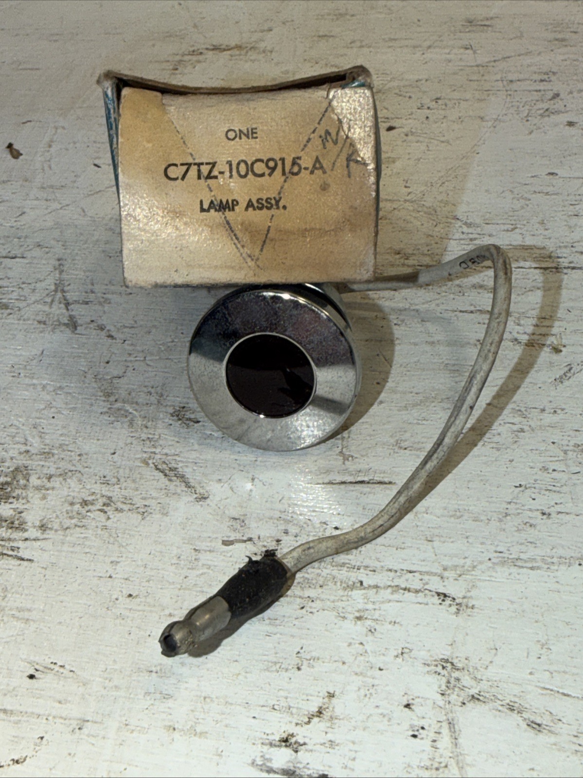 NOS OEM Ford Dash Light Indicator Light Assembly 1967-72 F-series Trucks Bronco NOS OEM Ford Dash Light Indicator Light Assembly 1967-72 F-series Trucks Bronco