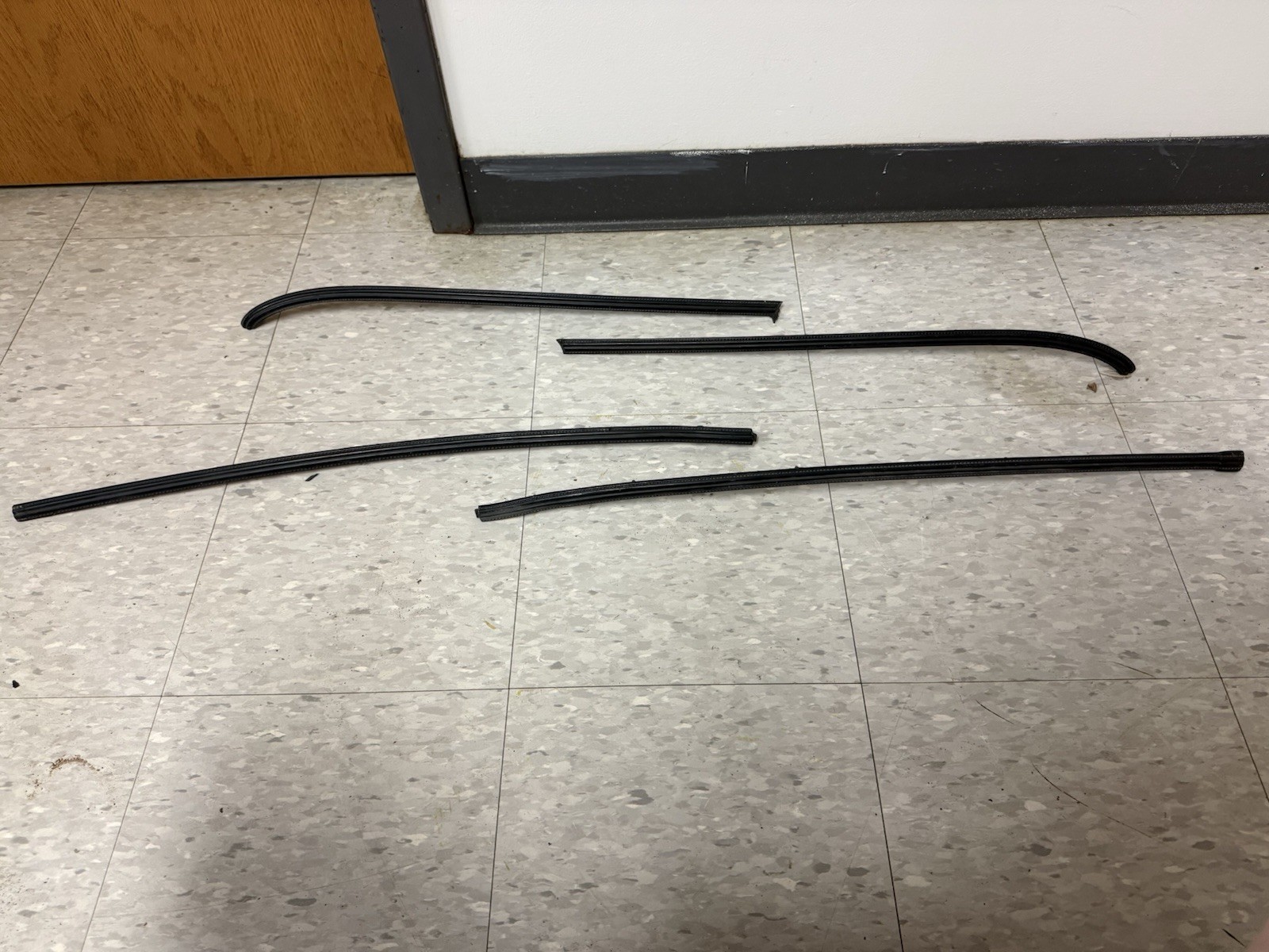 1967-1968 Mercury Cougar Vinyl Top Molding Trim OEM Complete Set Excellent 1967-1968 Mercury Cougar Vinyl Top Molding Trim OEM Complete Set Excellent