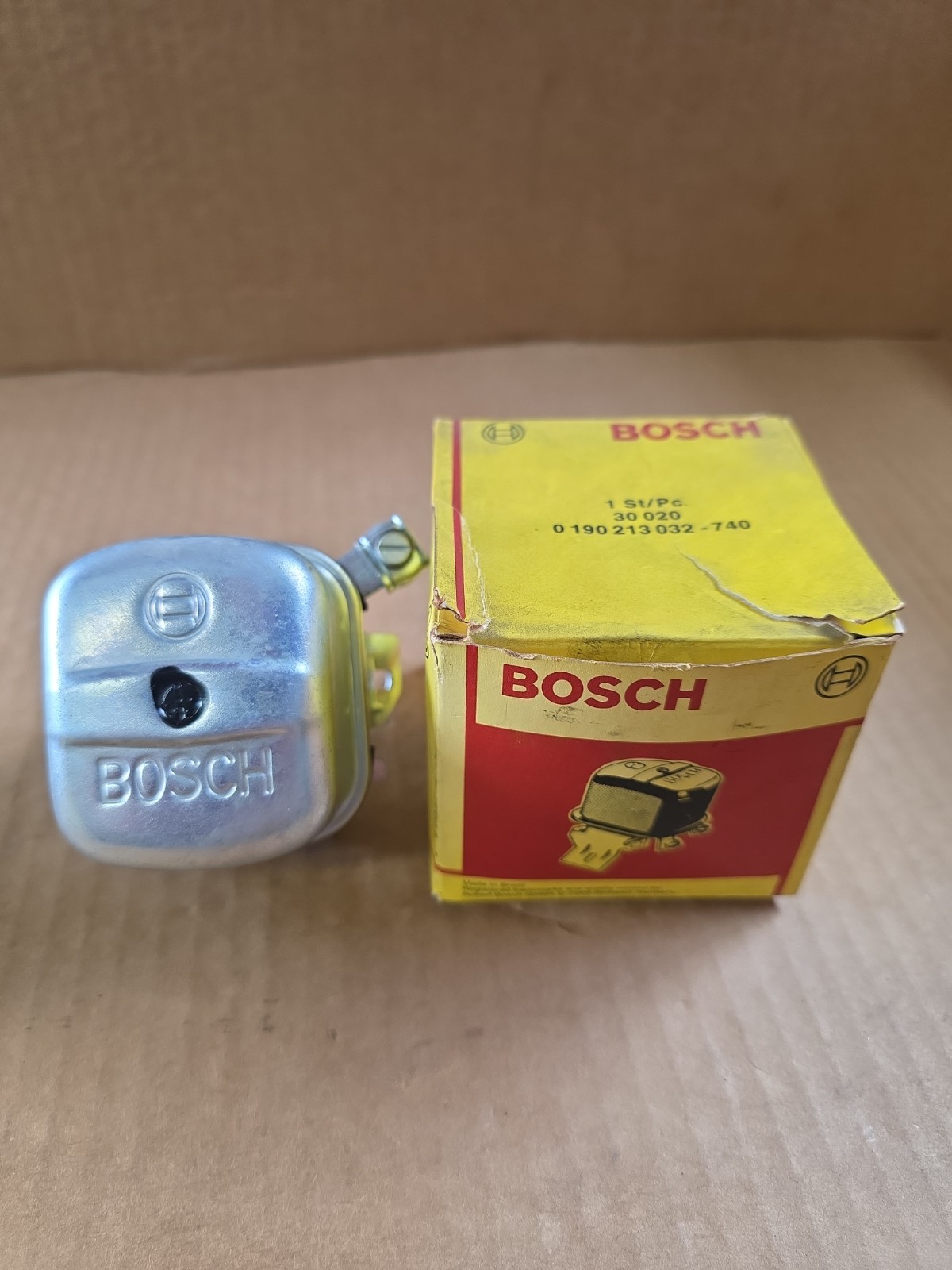 NOS Bosch 6V Voltage Regulator 0190213032 30020 VW Beetle Bug Bus Porsche 356