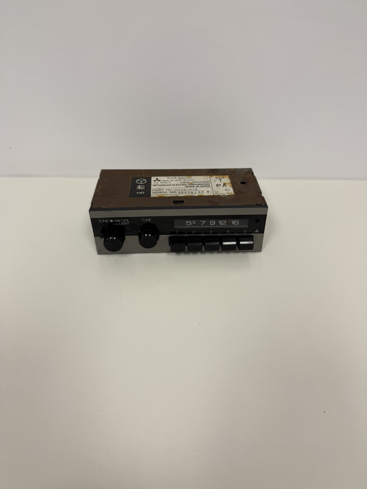 Vintage Mitsubishi Model AR-2300 Car Radio - Tested Vintage Mitsubishi Model AR-2300 Car Radio - Tested