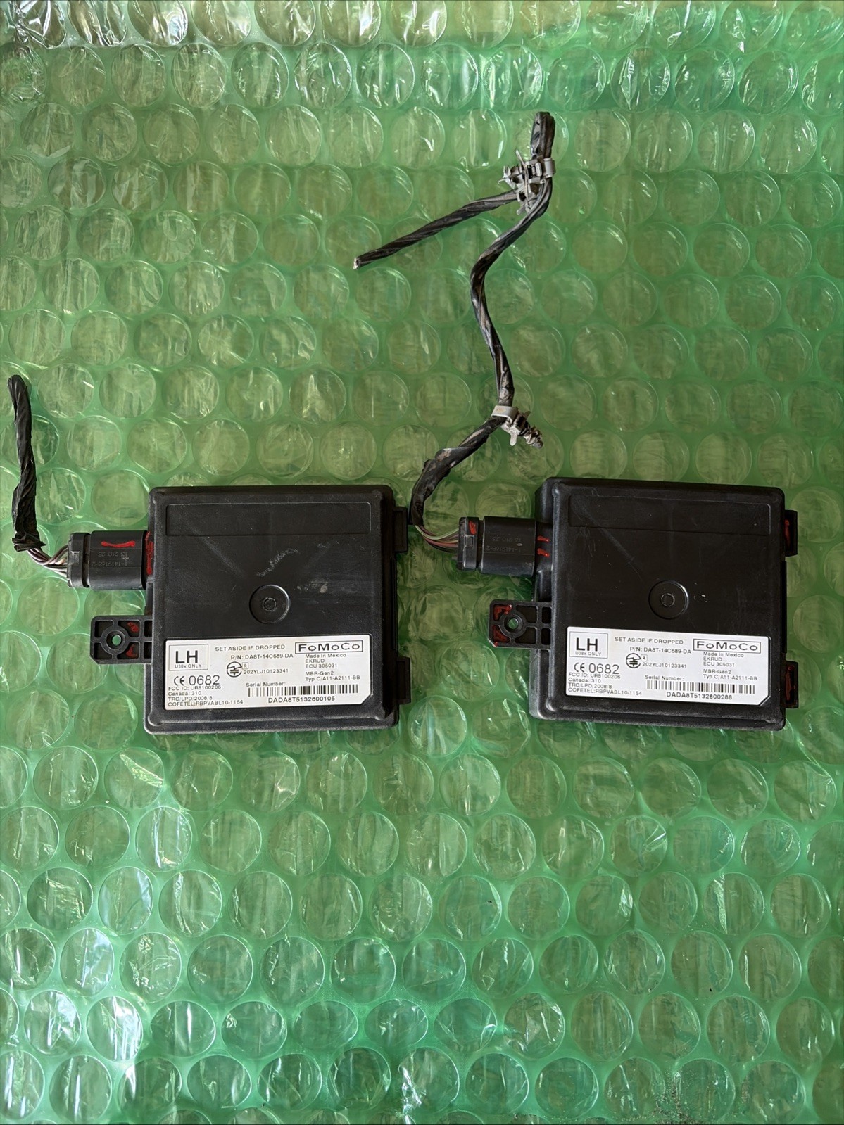 DA8T-14C689-DA 2014 FORD FLEX LEFT REAR RADAR UNIT BLIND SPOT ALERT MODULE OEM DA8T-14C689-DA 2014 FORD FLEX LEFT REAR RADAR UNIT BLIND SPOT ALERT MODULE OEM