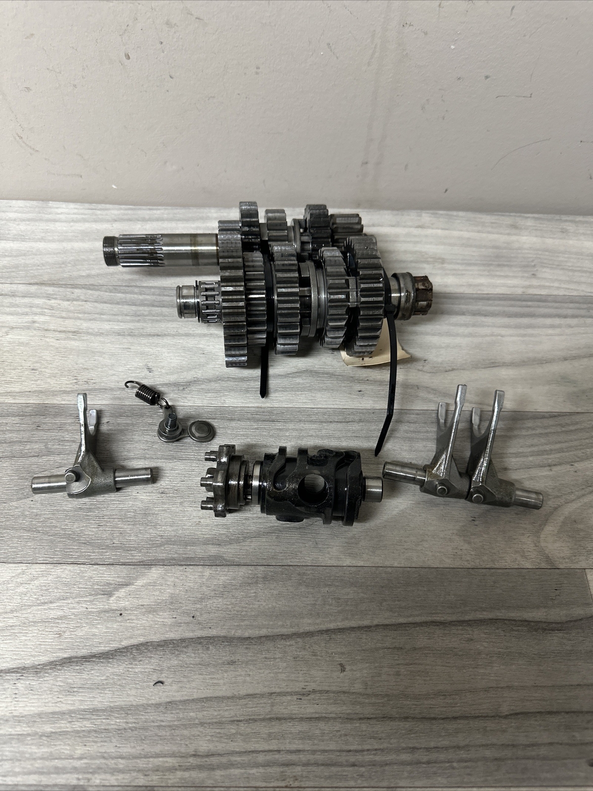 1992 91-94 KDX250 OEM TRANSMISSION MAIN COUNTER OUTPUT SHAFT DRUM GEAR FORKS 1992 91-94 KDX250 OEM TRANSMISSION MAIN COUNTER OUTPUT SHAFT DRUM GEAR FORKS