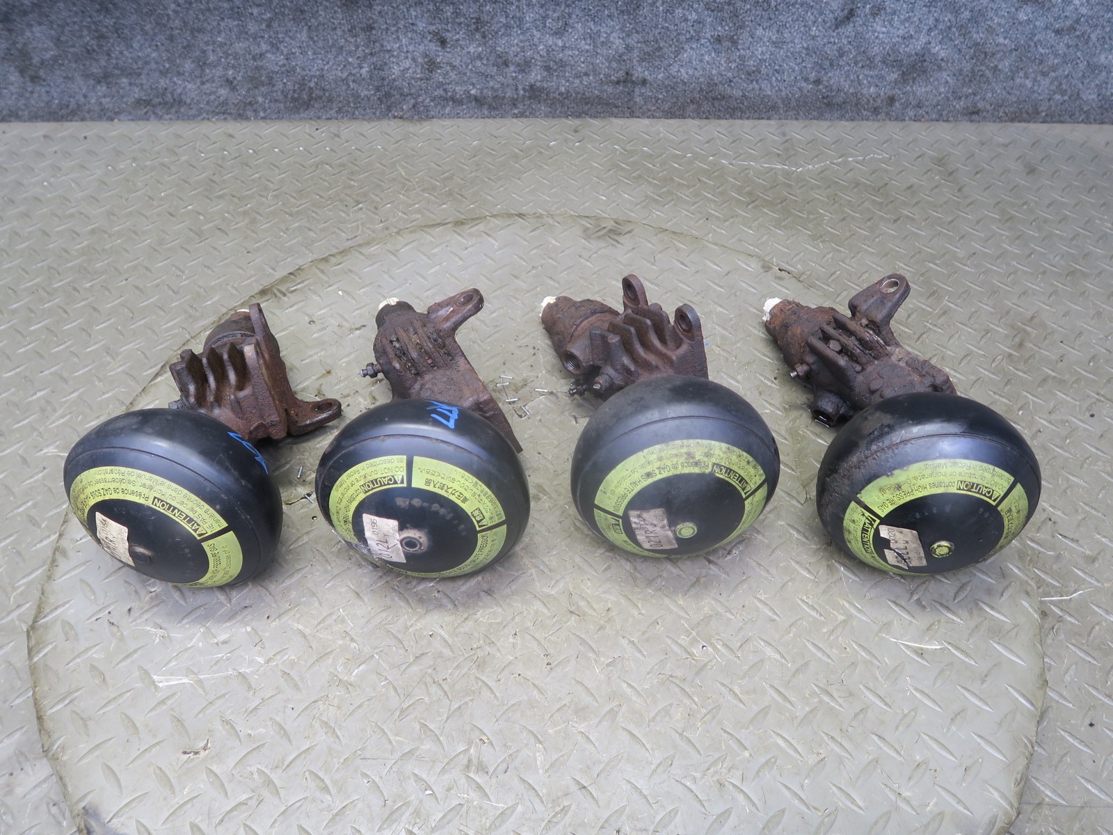 1998-2007 LEXUS UZJ100L LX470 AIR SUSPENSION ACCUMULATOR PRESSURE VALVE SET OF 4