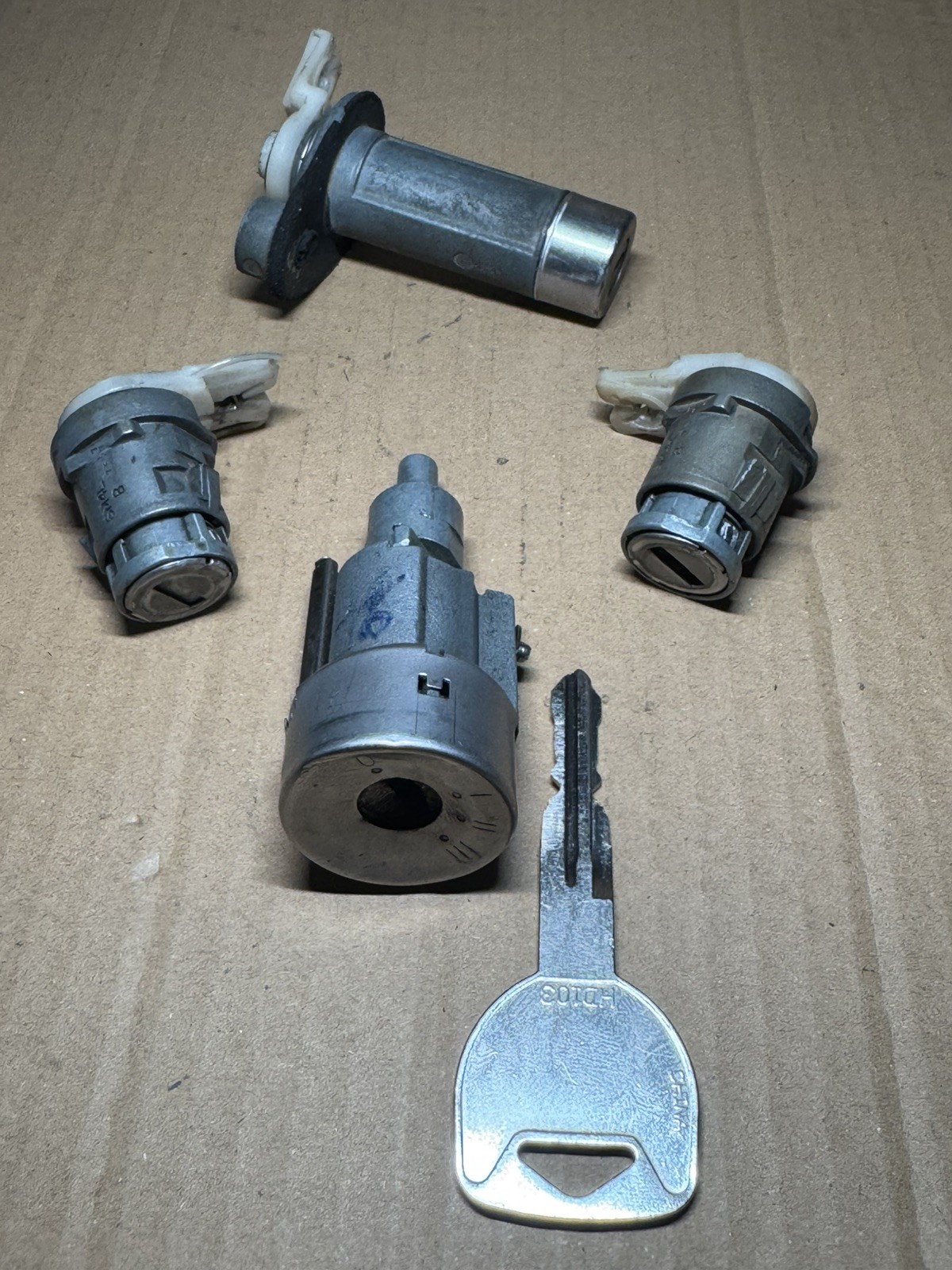1988-1991 HONDA CRX Si IGNITION DOOR LOCKS AND HATCH CYLINDER SET WITH KEY EF 1988-1991 HONDA CRX Si IGNITION DOOR LOCKS AND HATCH CYLINDER SET WITH KEY EF